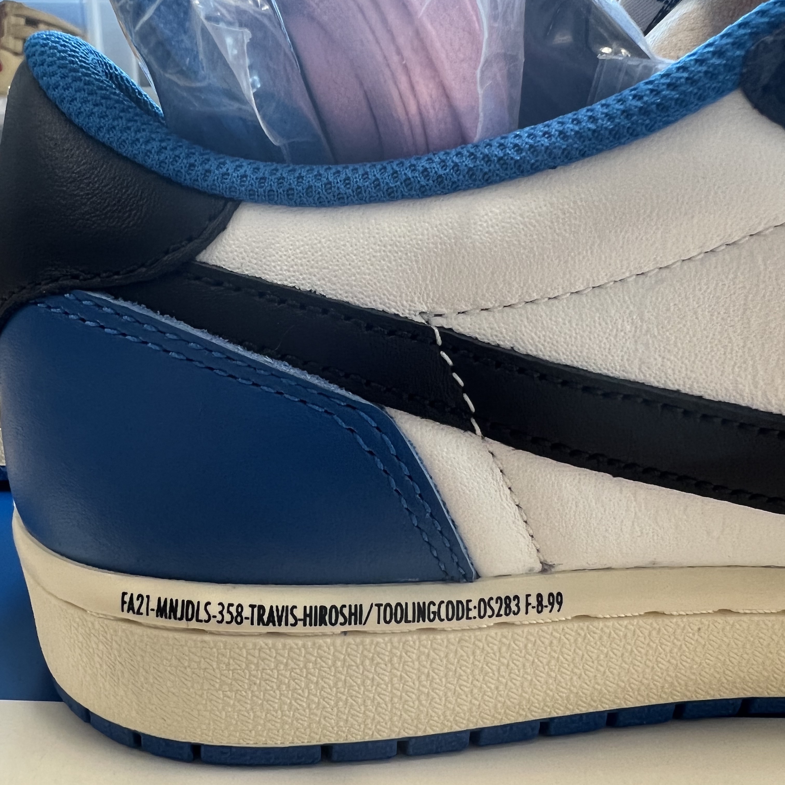 Jordan 1 x Travis Scott x Fragment Retro Low OG SP Military Blue 착용 스타일 - 3