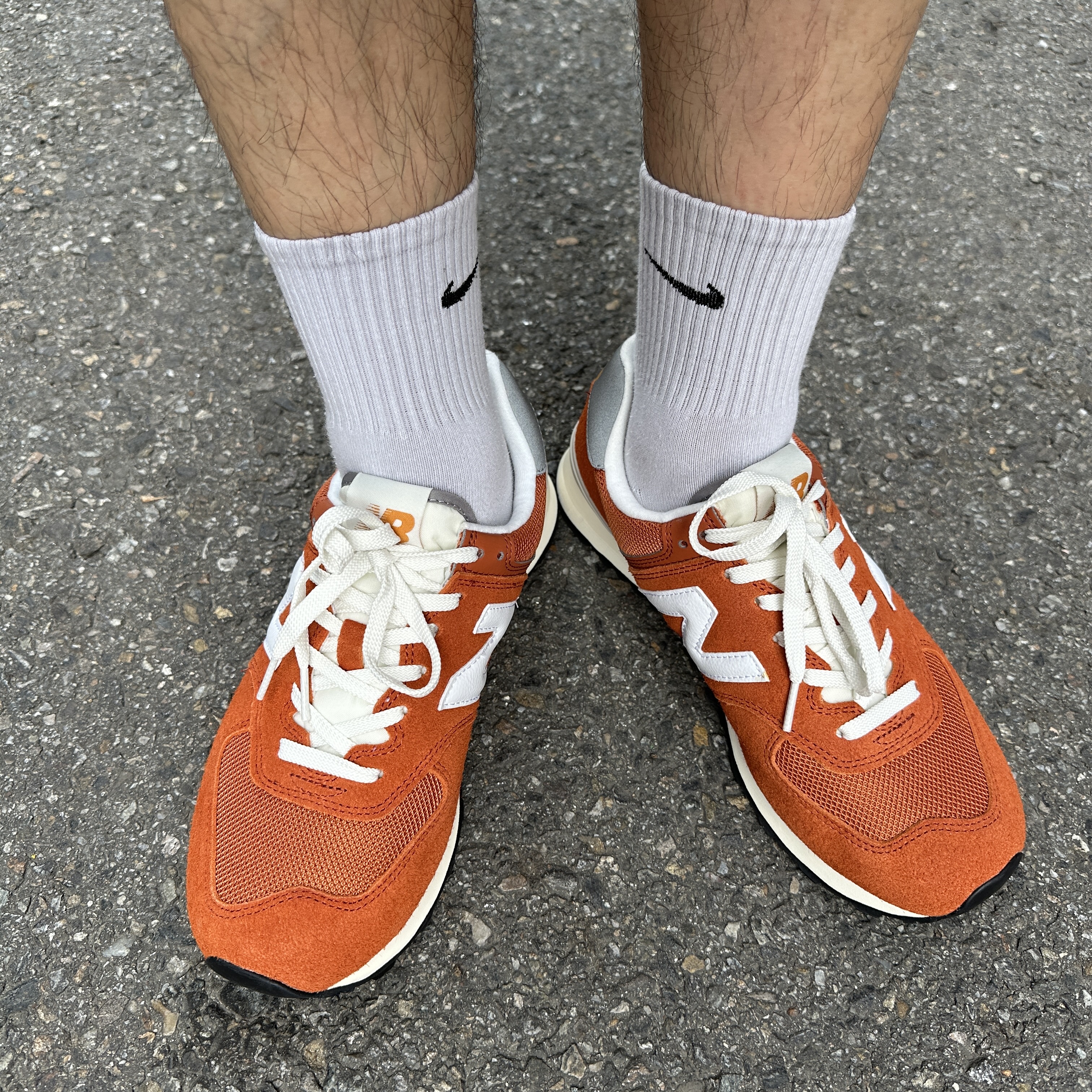 New Balance 574 Heritage Orange Burst White 착용 스타일 - 2