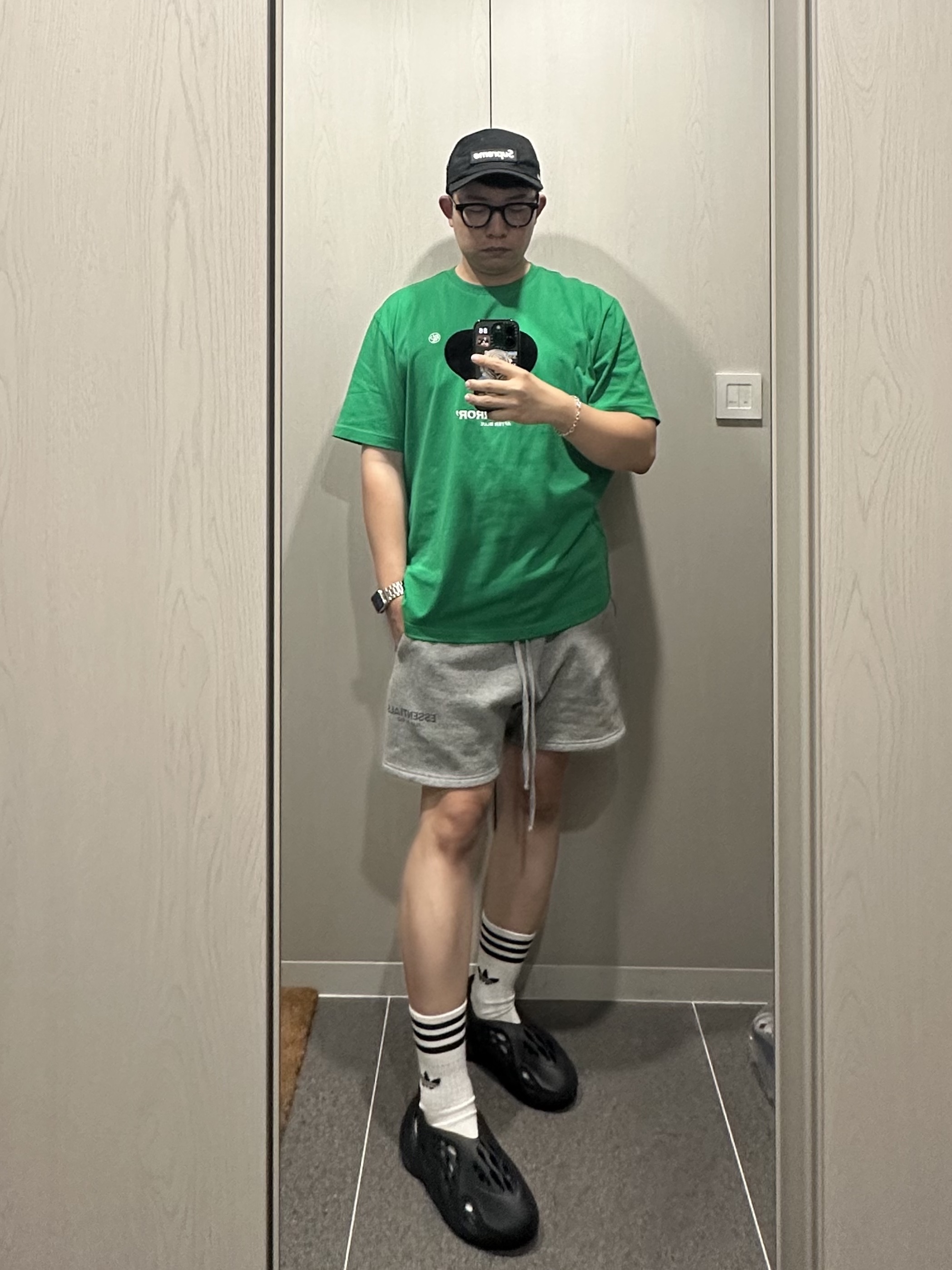 Ader Error Twin Heart Logo T-Shirt Green, Essentials Fleece Shorts Cement - 20FW 착용 스타일