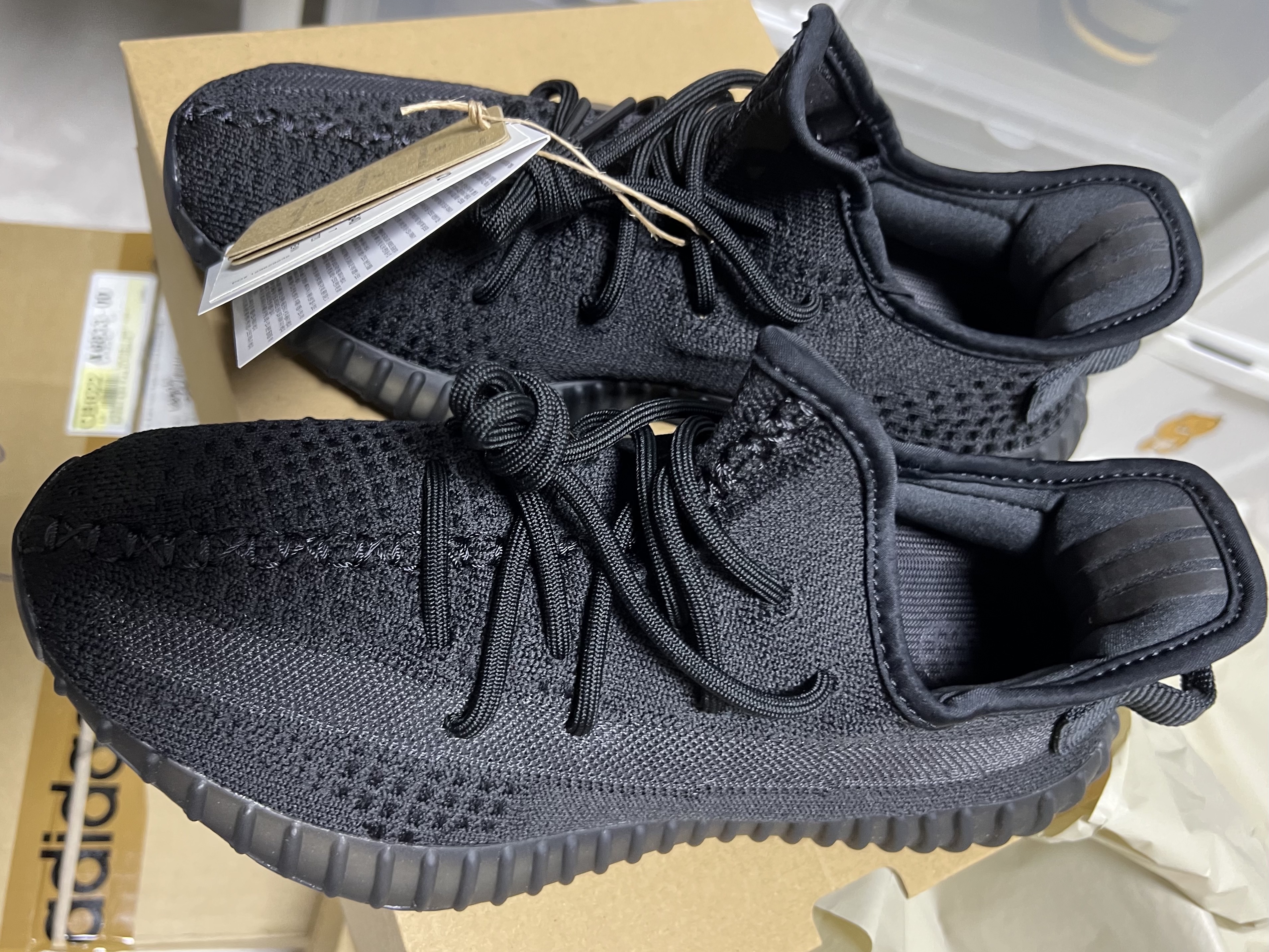 Adidas Yeezy Boost 350 V2 Onyx 착용 스타일