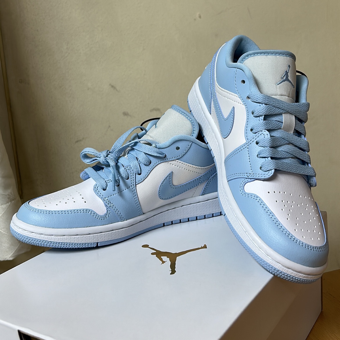 (W) Jordan 1 Low White Ice Blue 착용 스타일 - 1