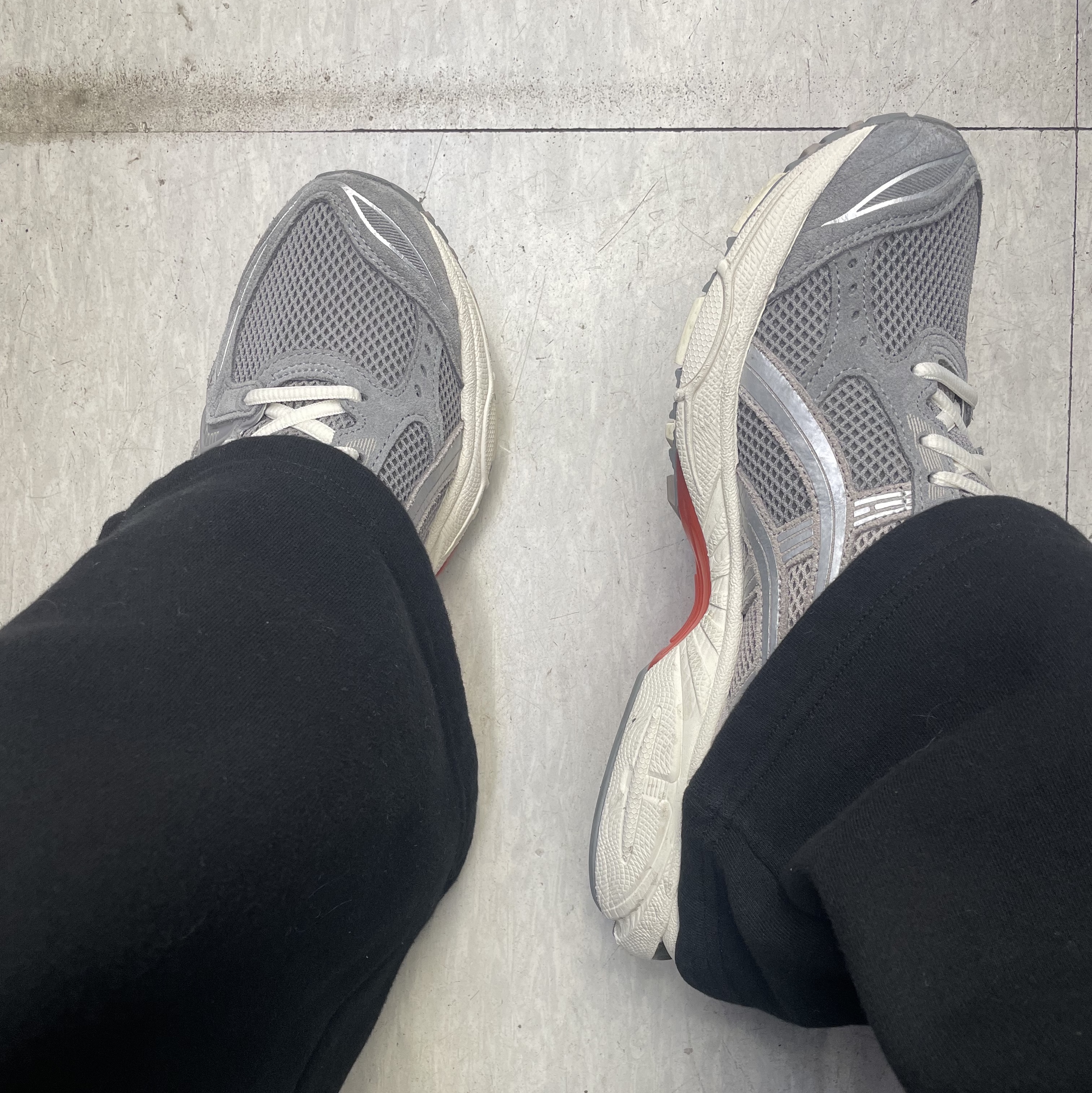 Asics Gel-Kayano 14 Clay Grey Pure Silver 착용 스타일