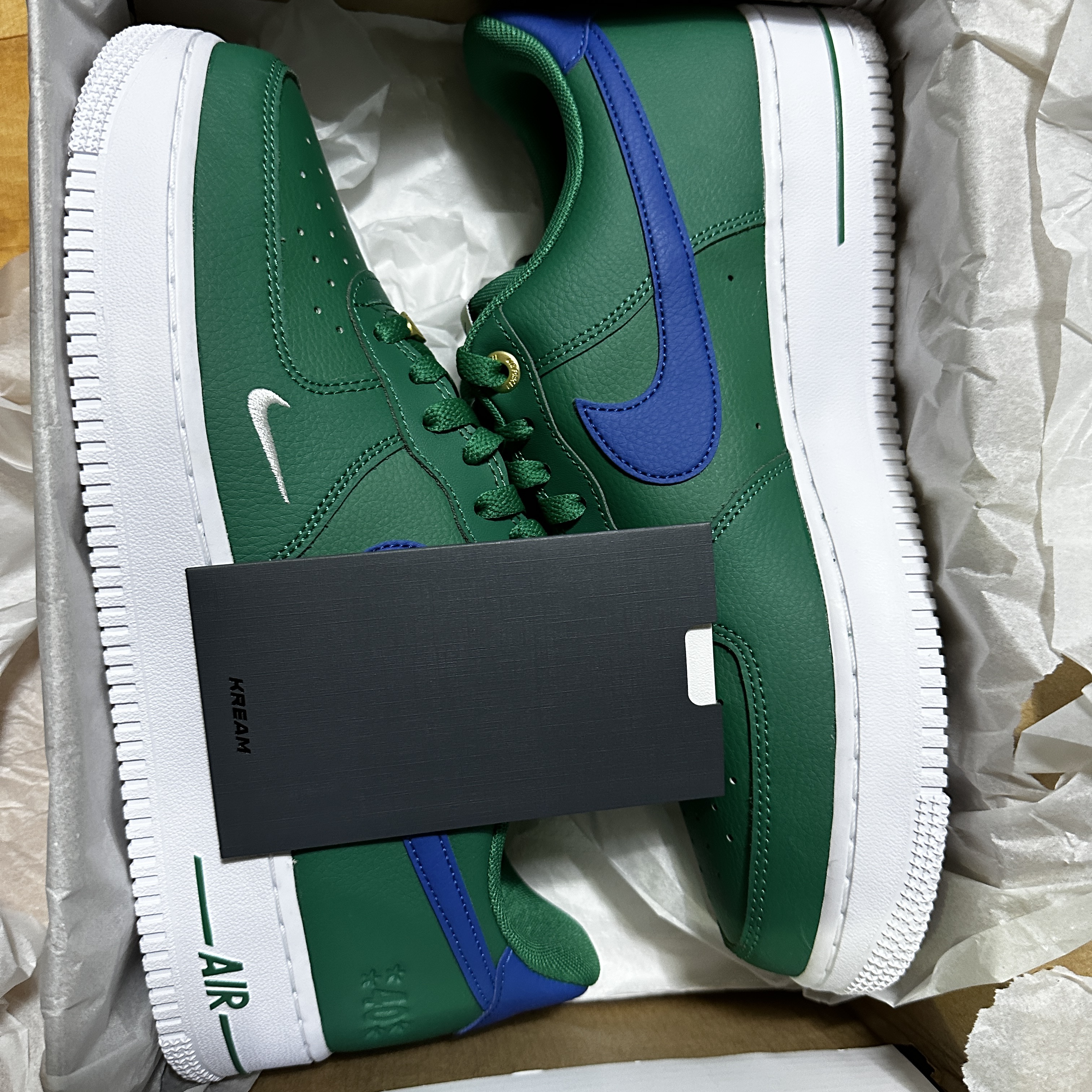 Nike Air Force 1 '07 LV8 40th Anniversary Join Forces Malachite Blue Jay 착용 스타일 - 2