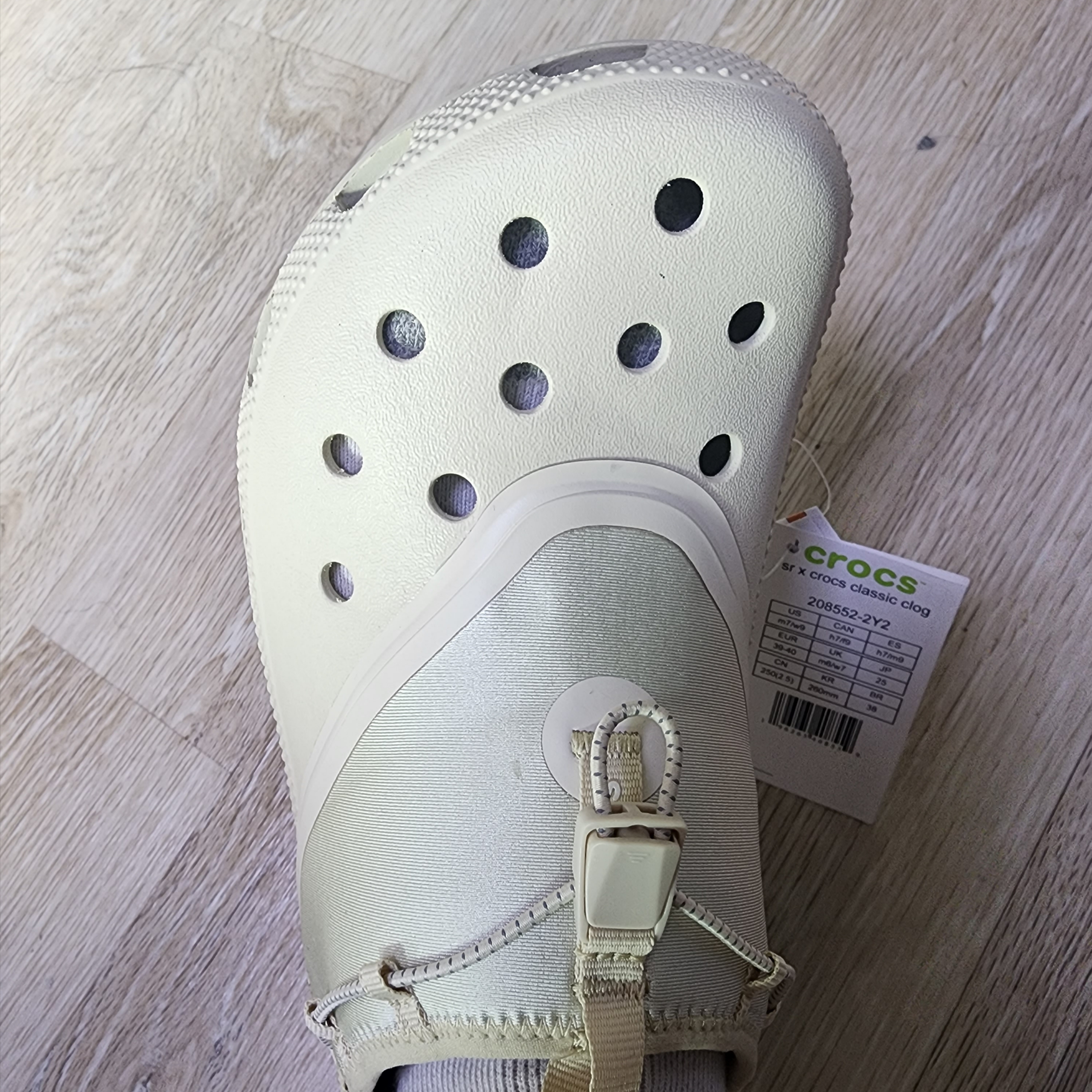 Crocs x Satisfy Classic Clog Bone 착용 스타일