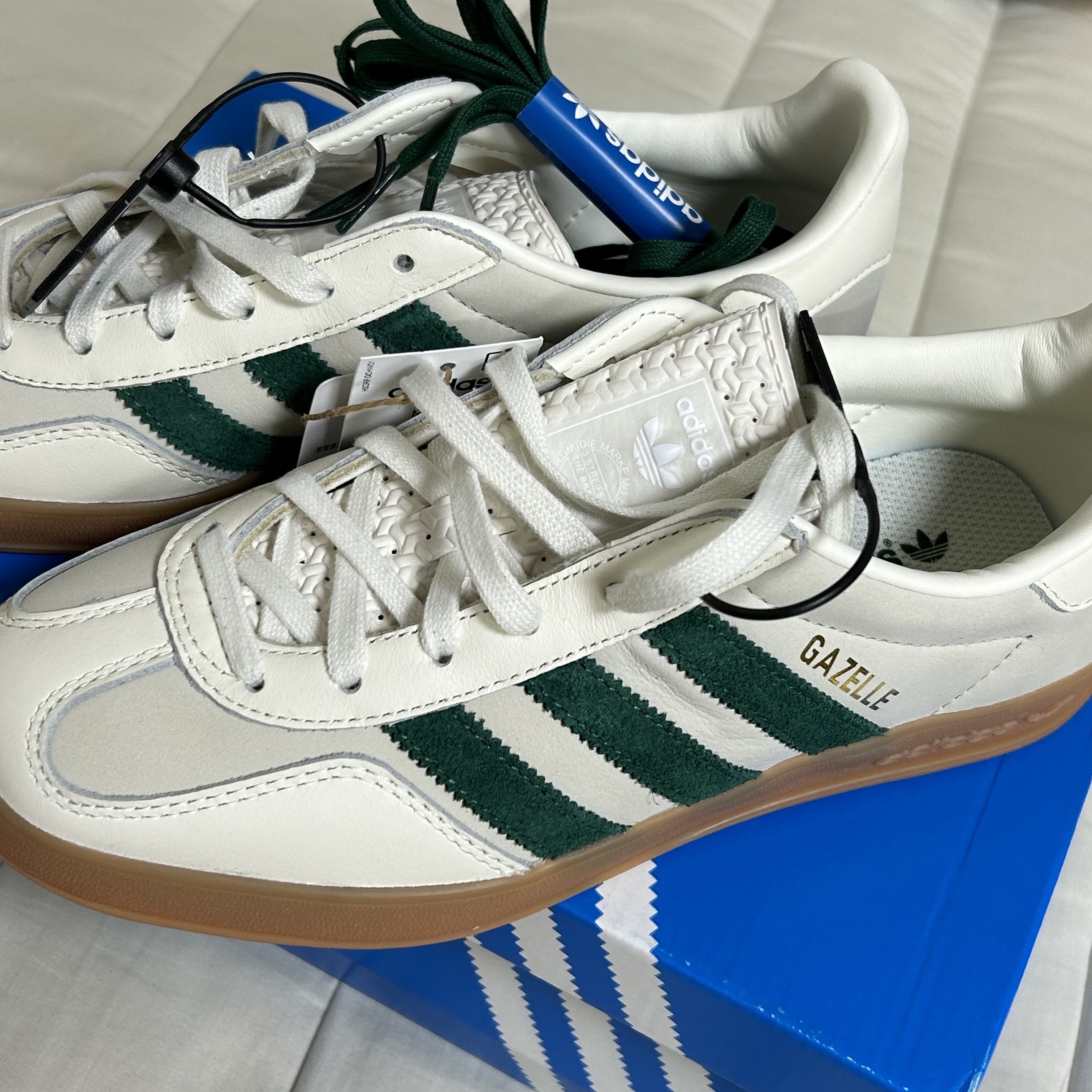 Adidas x Emmi Gazelle Indoor Off White Dark Green 착용 스타일