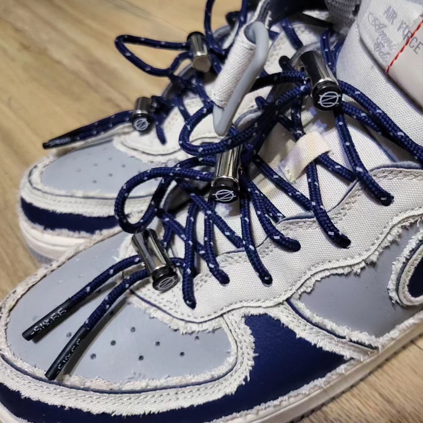 Nike Air Force 1 Mid '07 Pearl White 착용 스타일