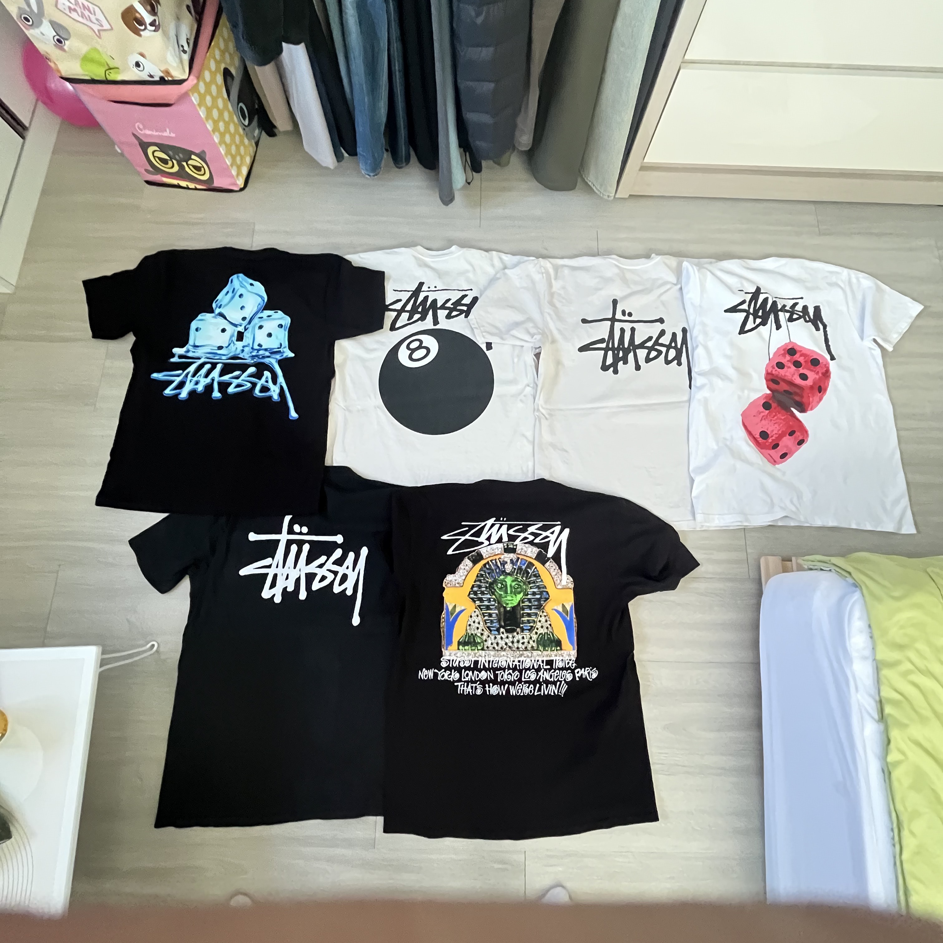 Stussy Fuzzy Dice T-Shirt White 착용 스타일