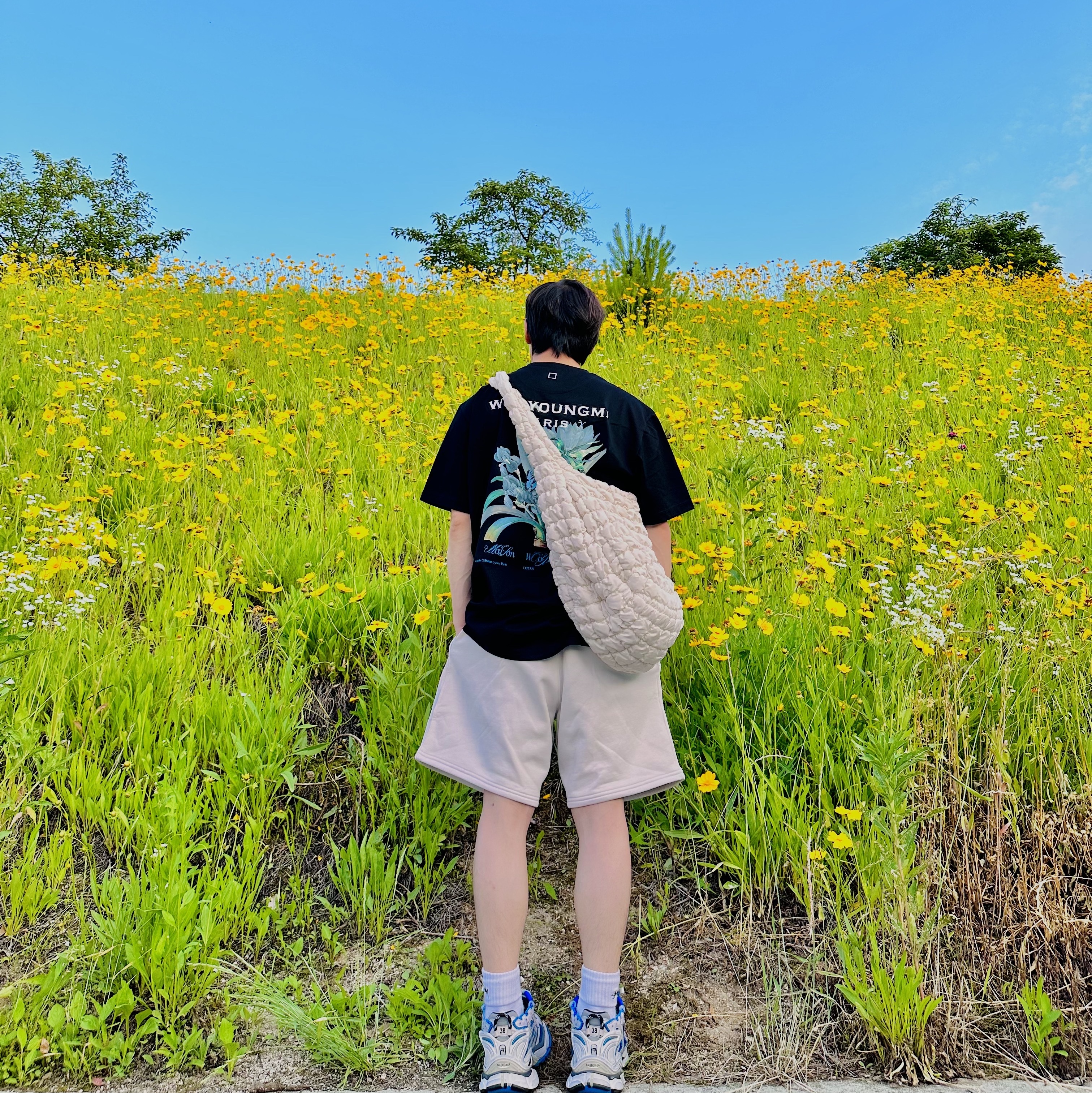 Wooyoungmi Flower Print Back Logo T-Shirt Black - 23SS, COS Quilted Oversized Shoulder Bag Off White Light Beige ์ฐฉ์ฉ ์คํ์ผ