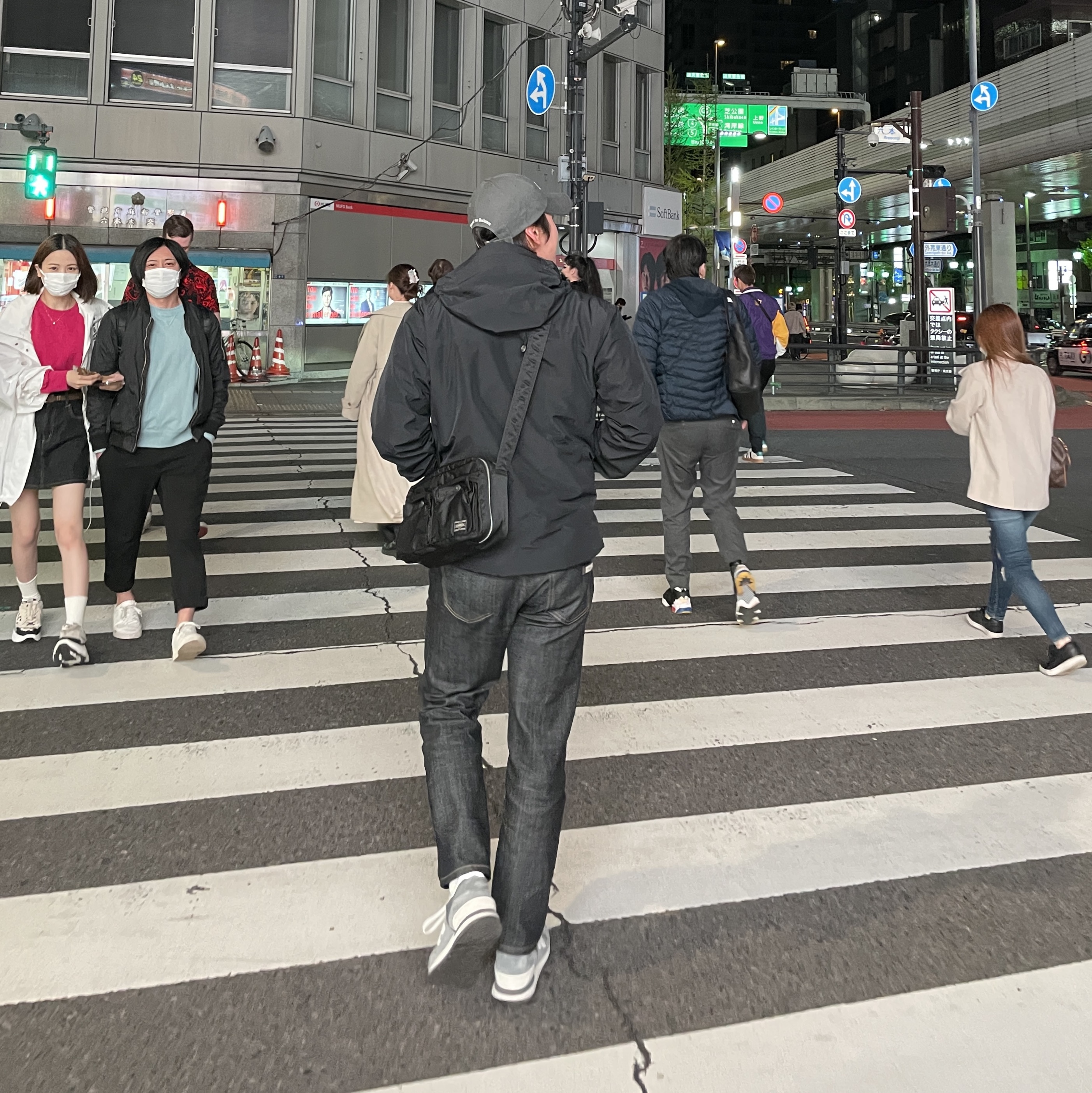 New Balance 990v1 Made in USA Grey White, Porter Tanker Shoulder Bag S Black 착용 스타일