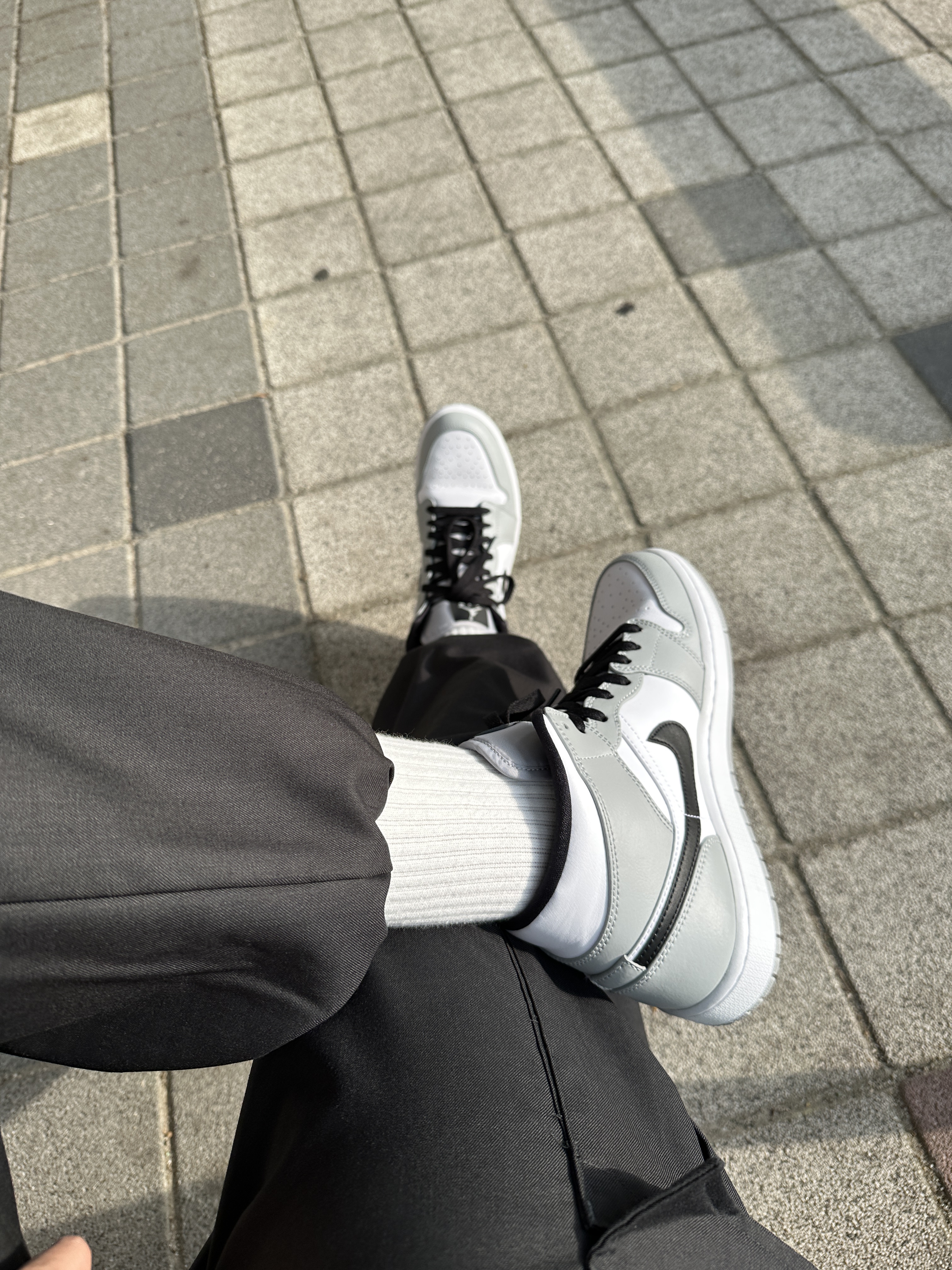 Jordan 1 Mid Light Smoke Grey 착용 스타일 - 1