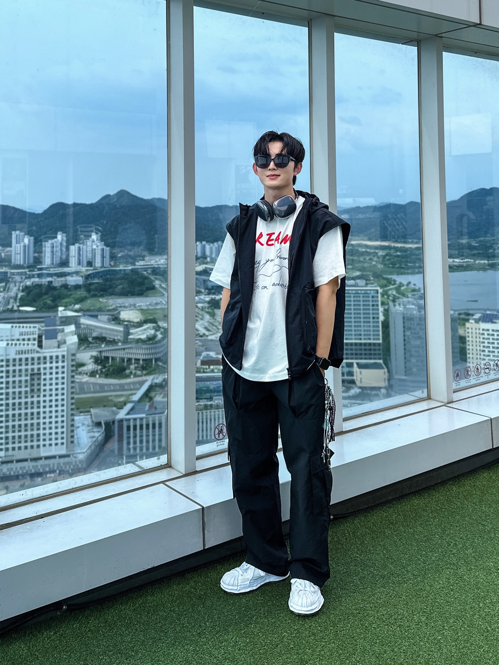Apple AirPods Max Lightning Space Gray (Korean Ver.), Maison Mihara Yasuhiro x Phenomenon Blakey OG Sole Canvas Low-top Sneakers White 착용 스타일 - 3