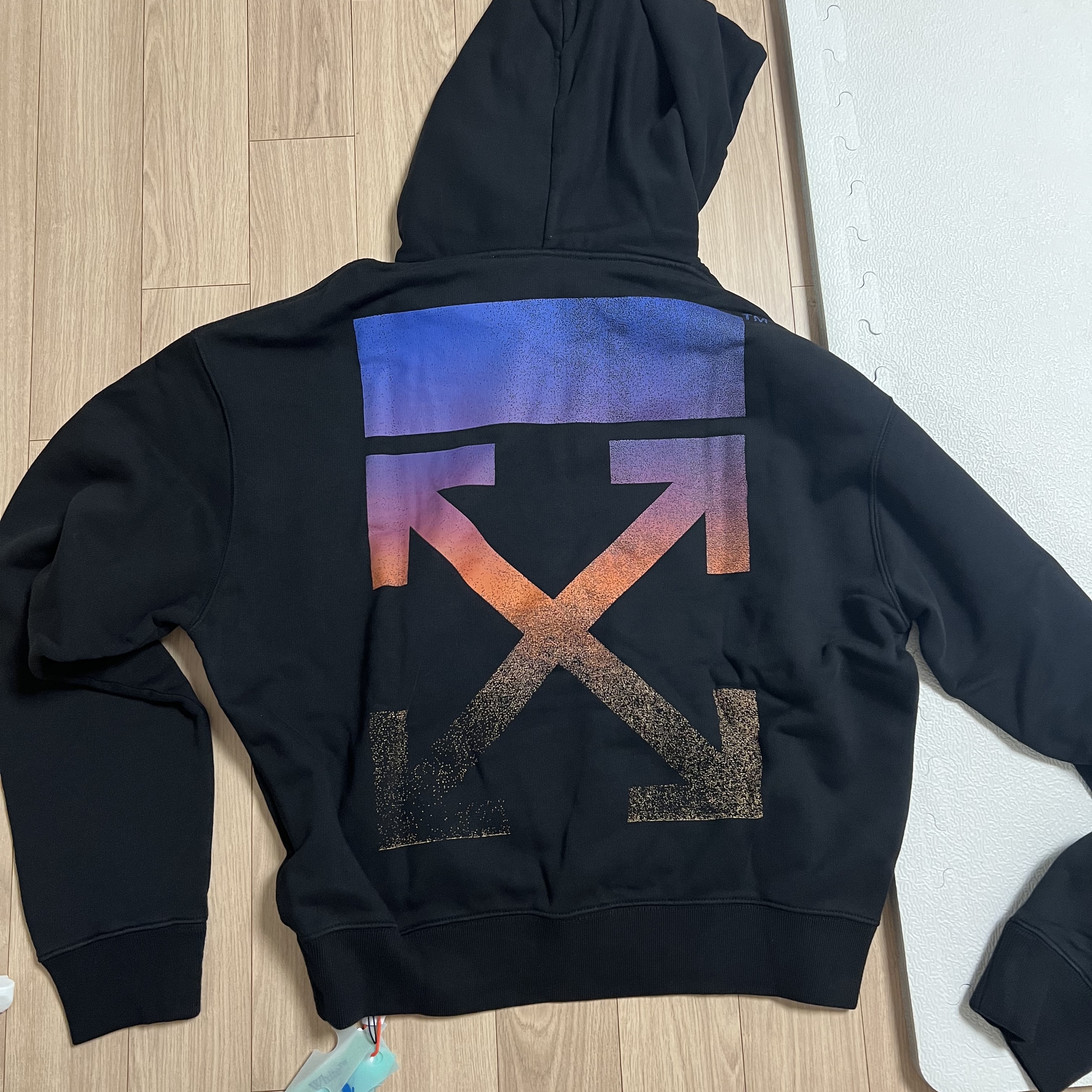 Off-White Degrade Arrow Hoodie Black 착용 스타일