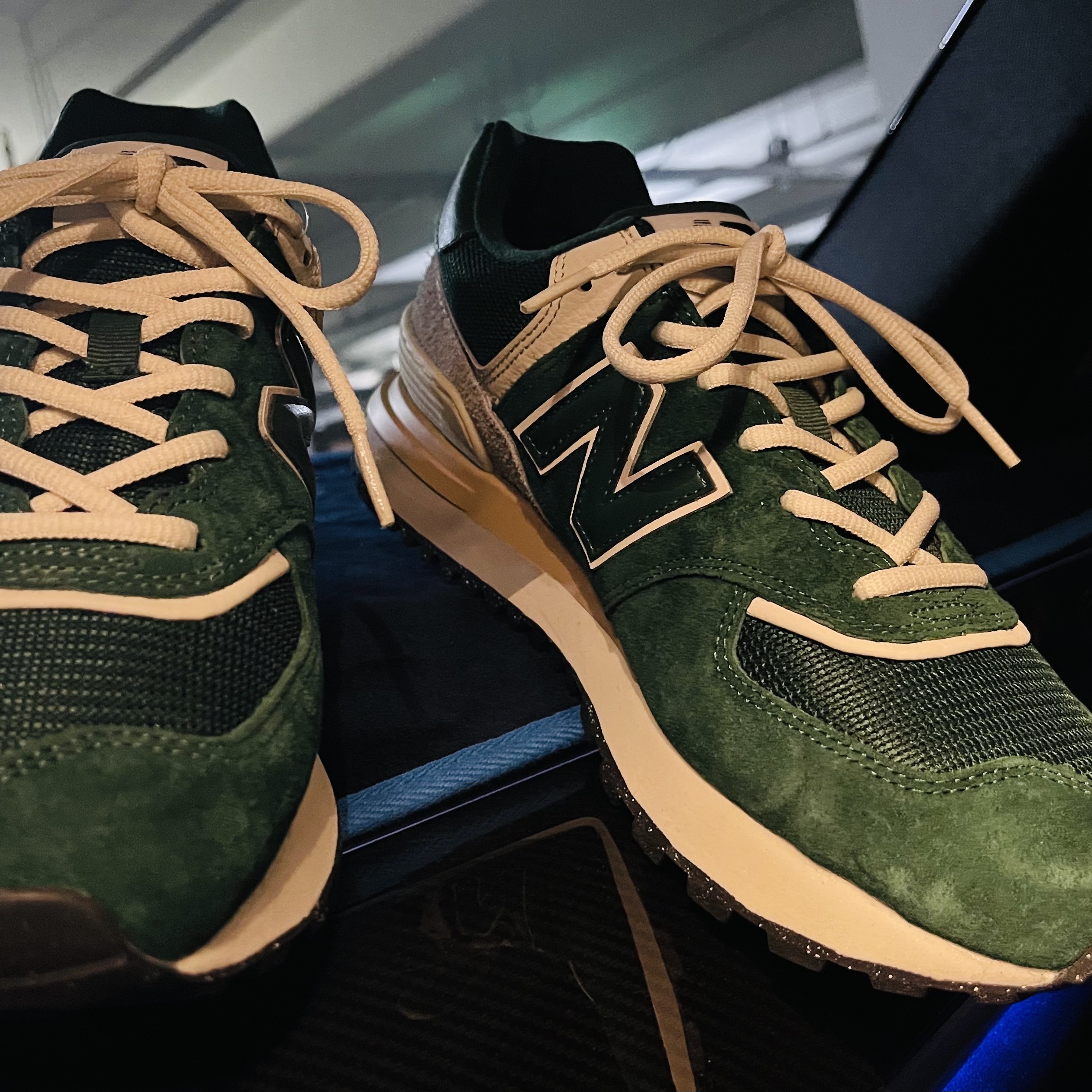 New Balance 574 Legacy Green 착용 스타일 - 1