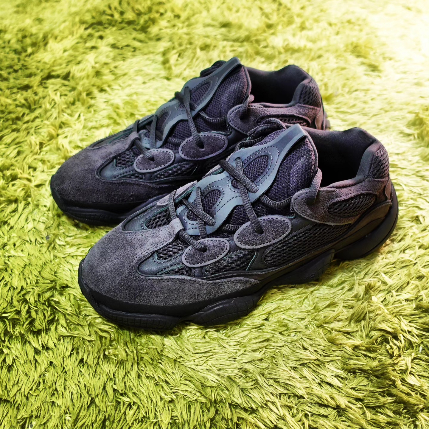 Adidas Yeezy 500 Utility Black 2022/2023, Adidas Yeezy 500 Utility Black 2018/2020 착용 스타일 - 3
