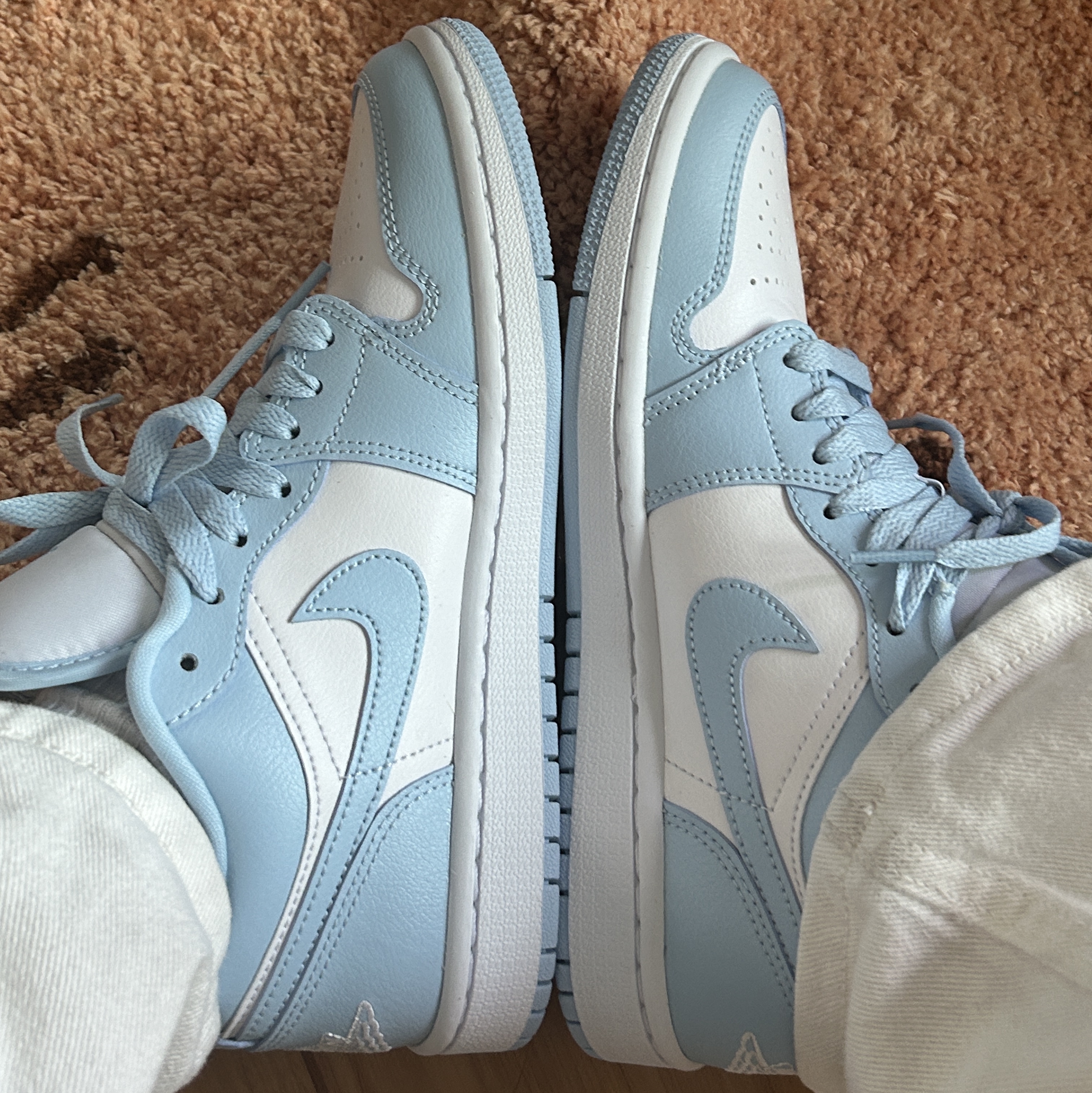 (W) Jordan 1 Low White Ice Blue 착용 스타일 - 2