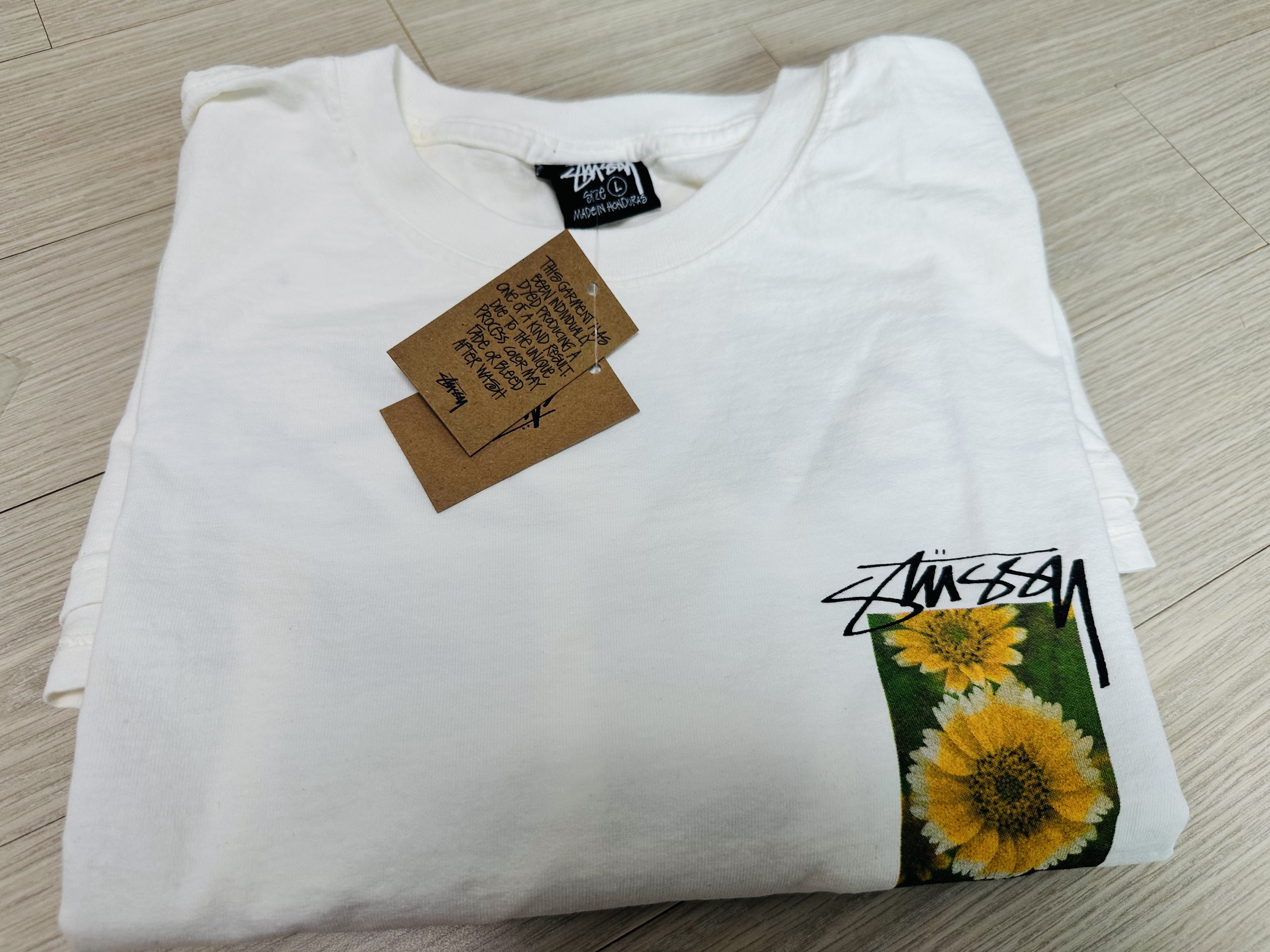 Stussy Flower Grid Pigment Dyed T-Shirt Natural 착용 스타일