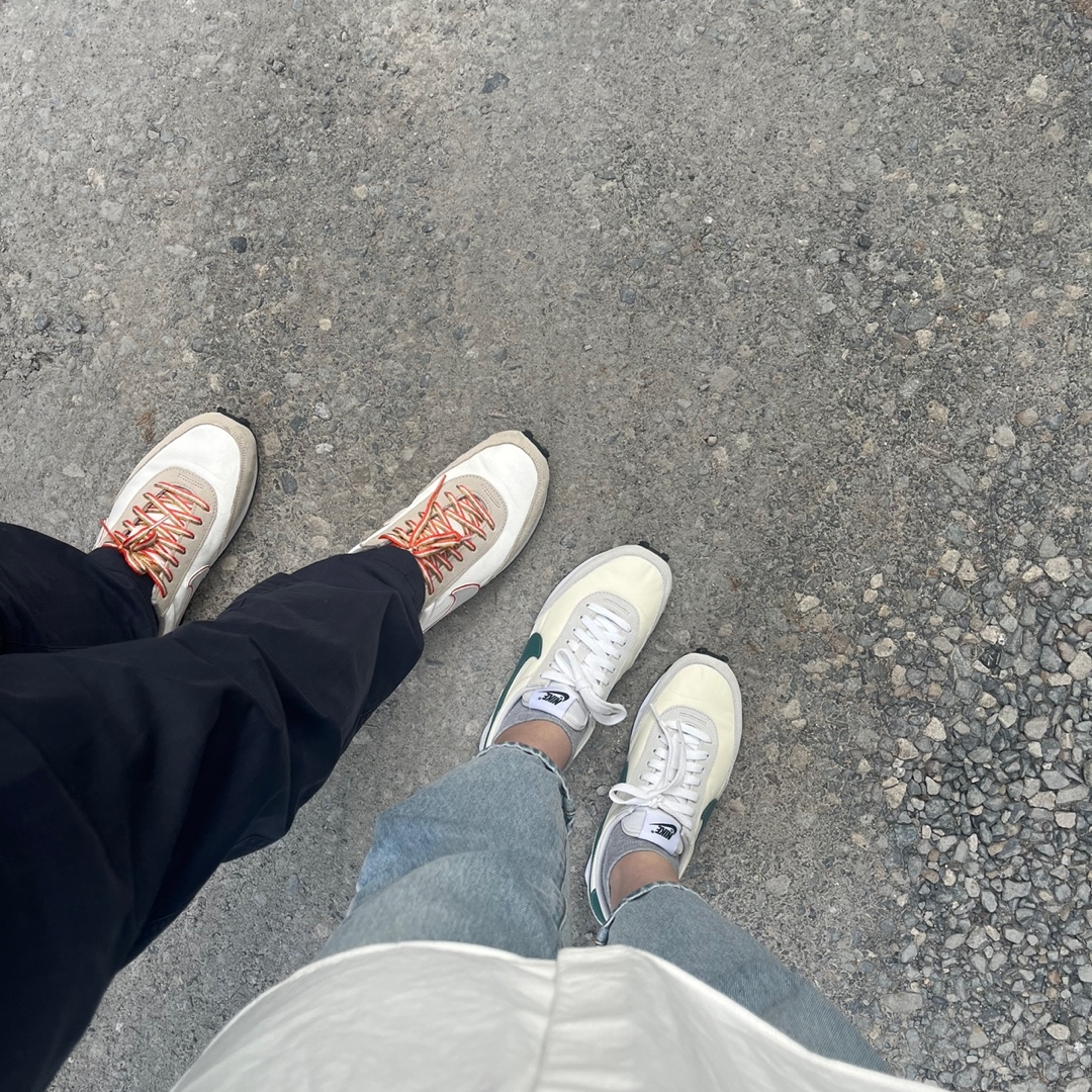 (W) Nike Daybreak SE Sail Rush Orange, (W) Nike Daybreak Coconut Milk Green 착용 스타일