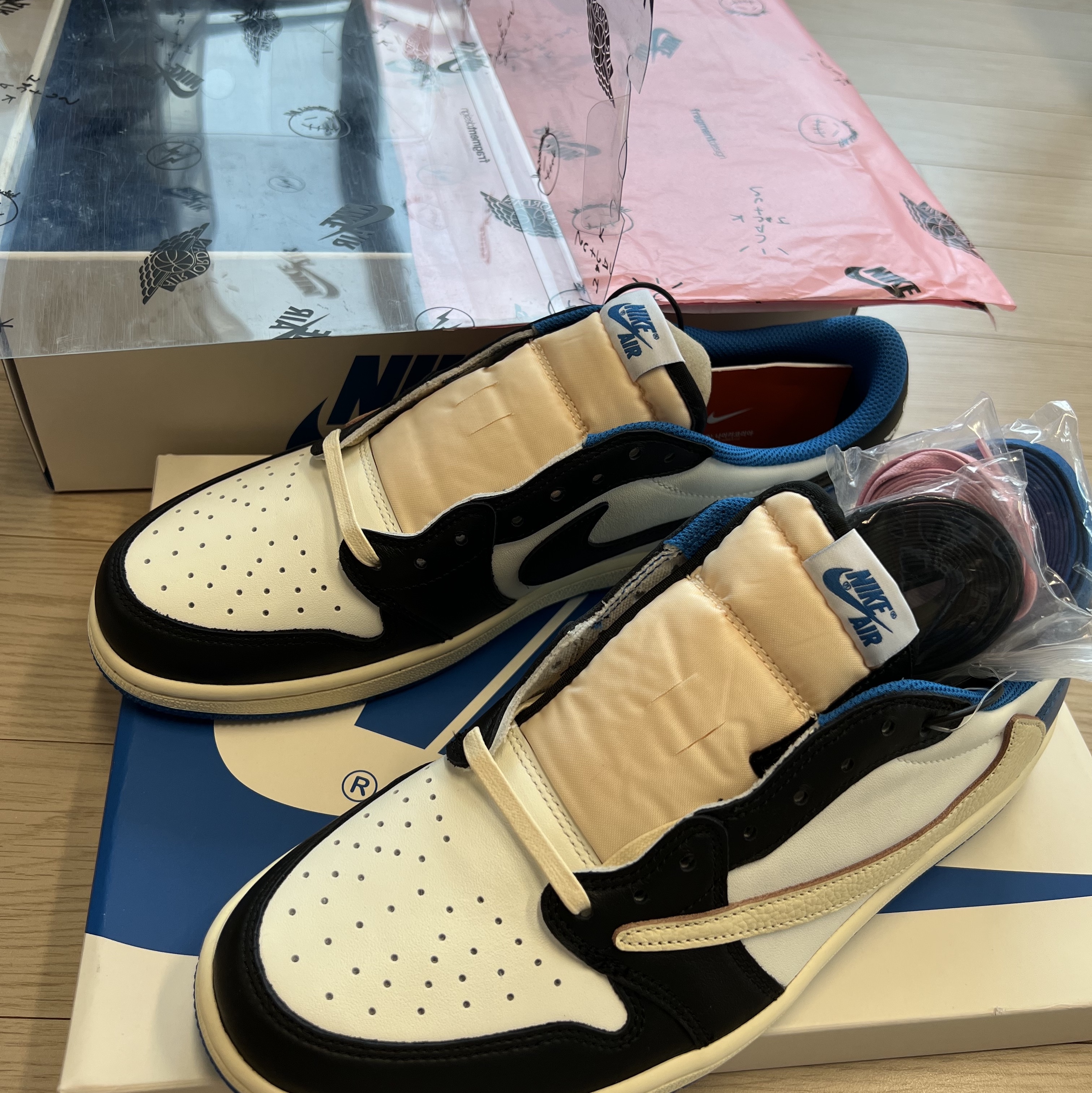 Jordan 1 x Travis Scott x Fragment Retro Low OG SP Military Blue 착용 스타일 - 2