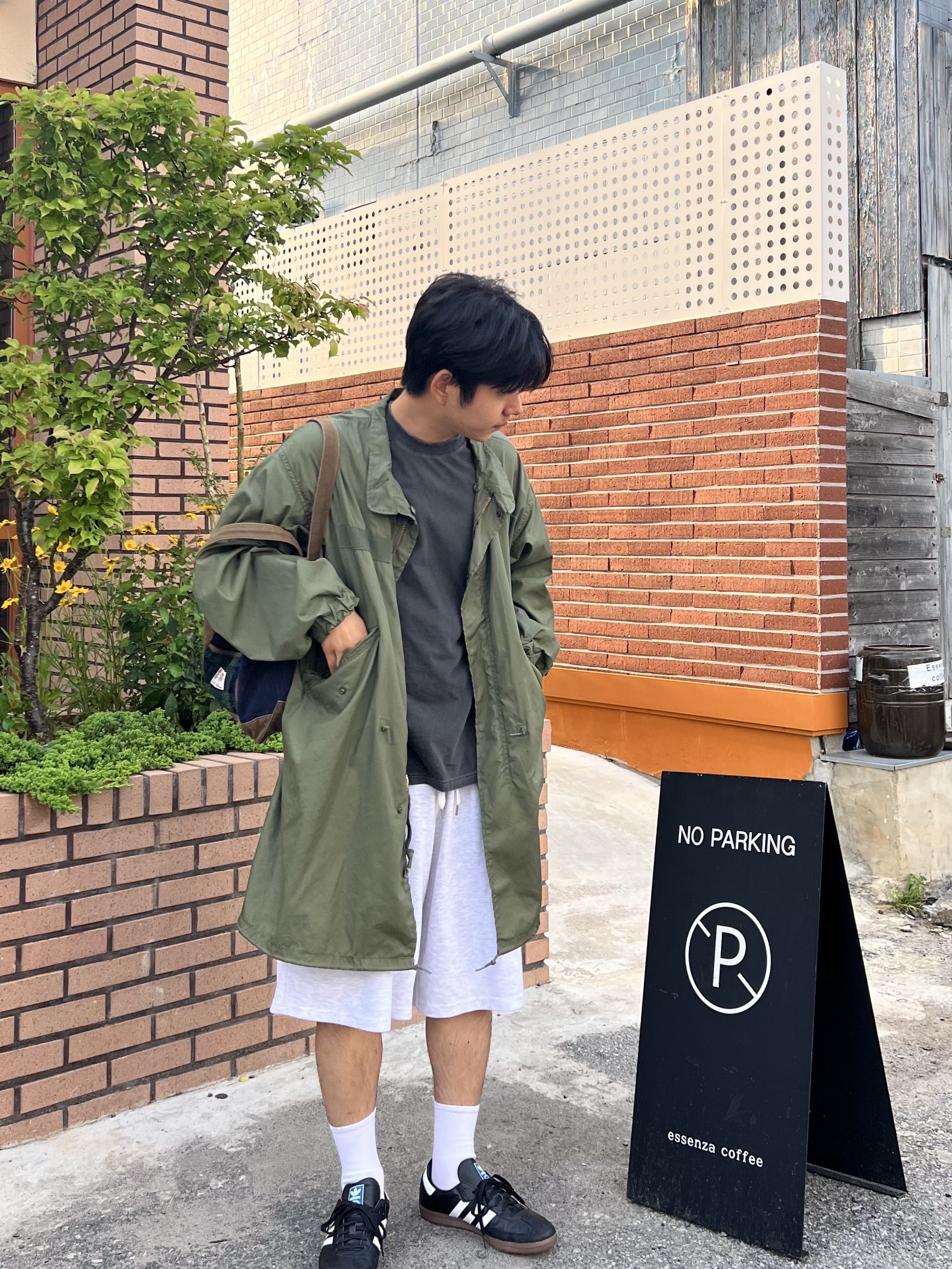 아디다스 삼바 OG 블랙 화이트 검 착용 스타일 - 2
