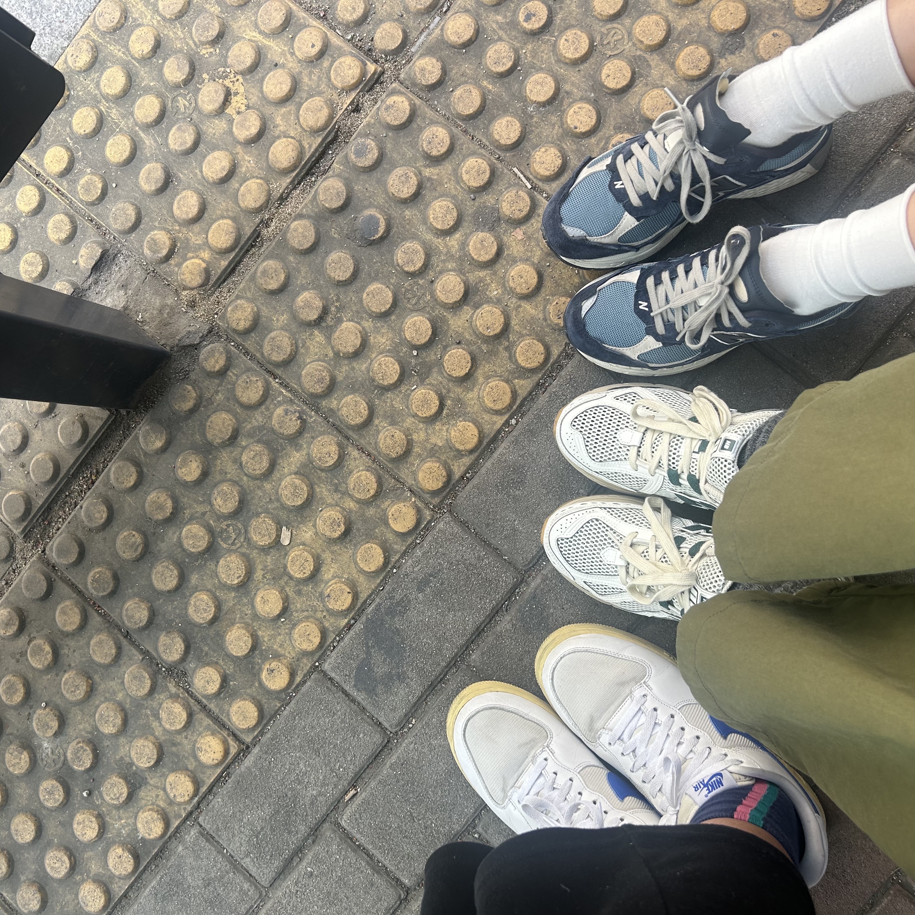New Balance 1906R Silver Green, New Balance 2002R Protection Pack Navy 착용 스타일 - 1