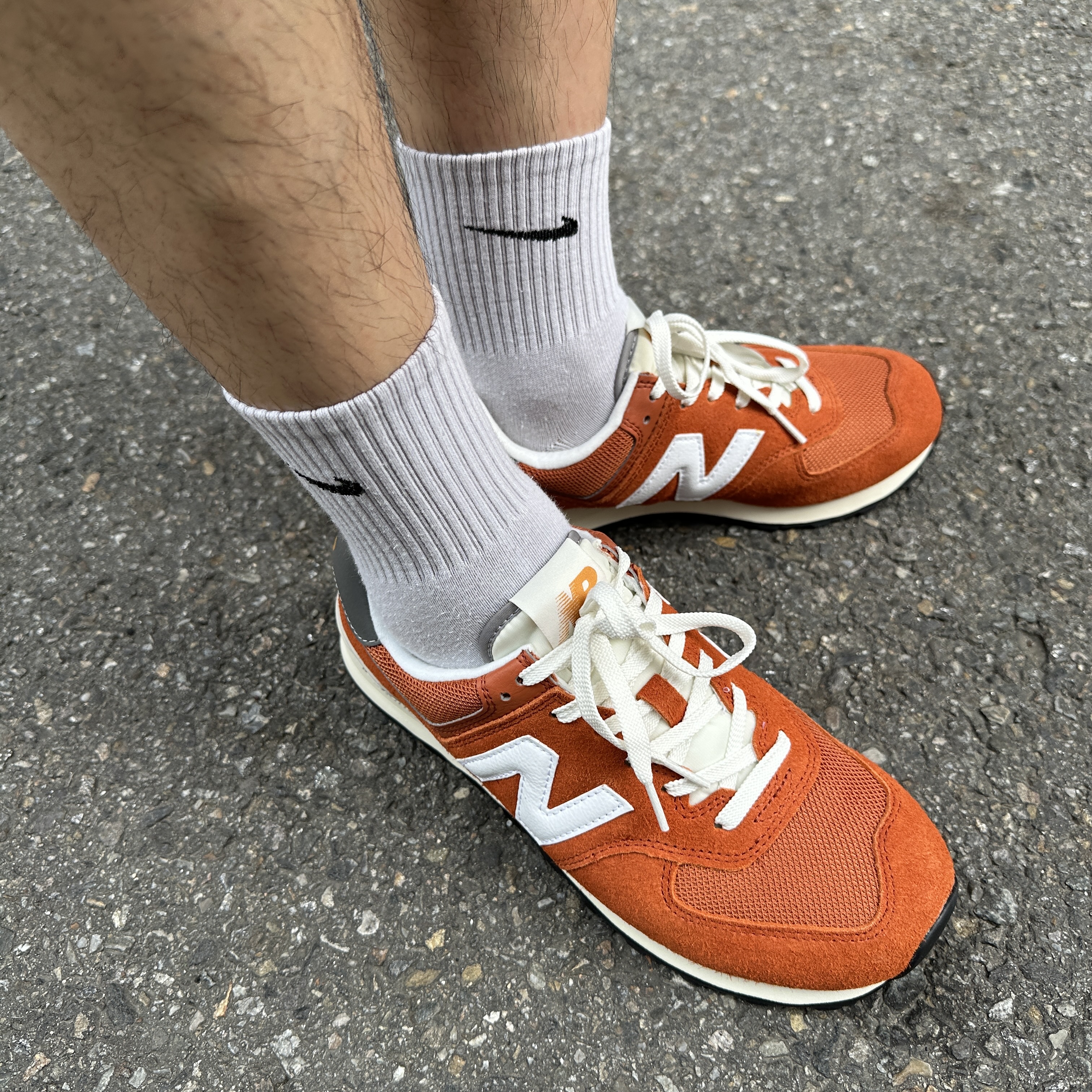 New Balance 574 Heritage Orange Burst White 착용 스타일 - 3
