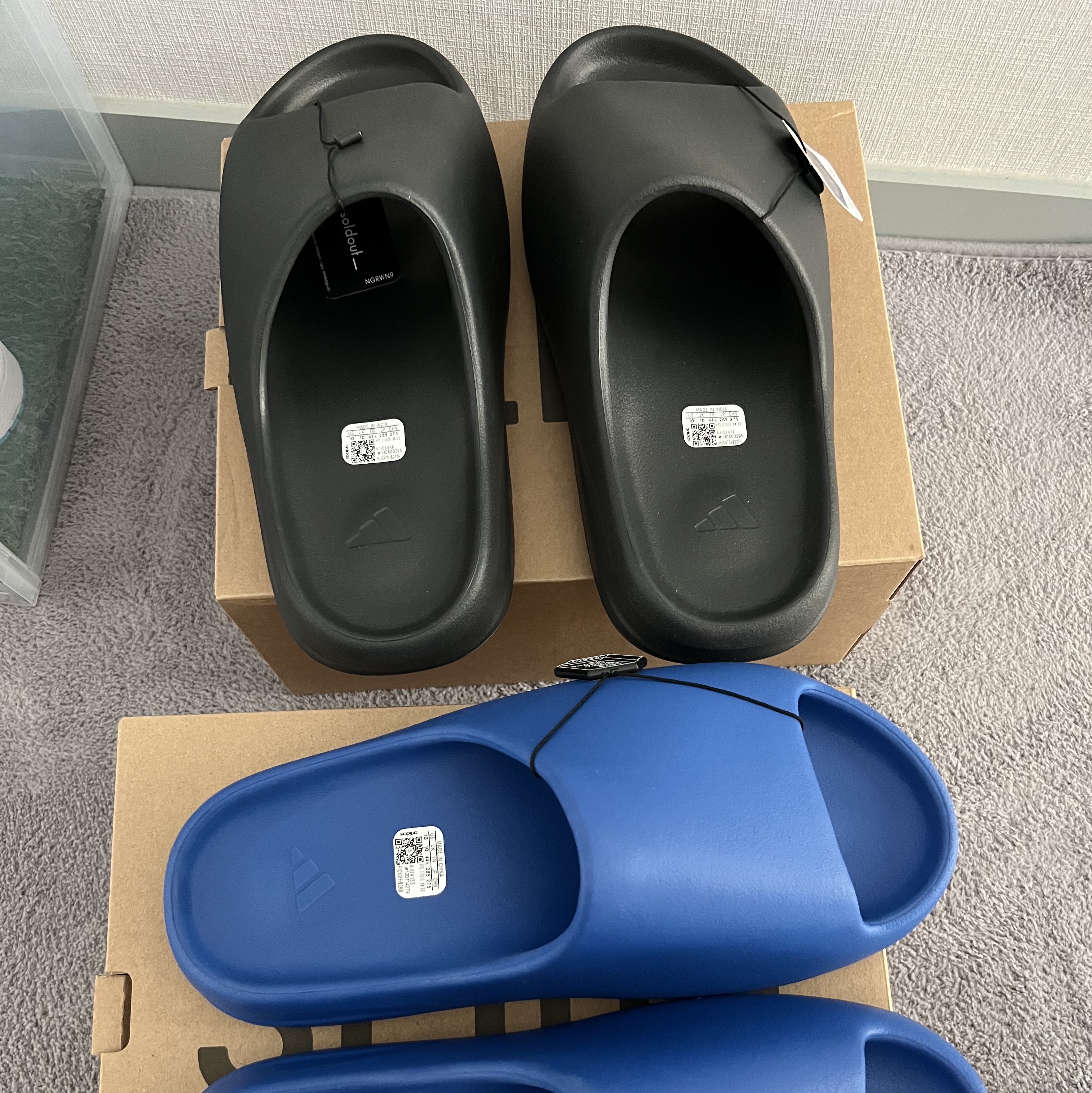 Adidas Yeezy Slide Azure, Adidas Yeezy Slide Onyx 착용 스타일 - 1