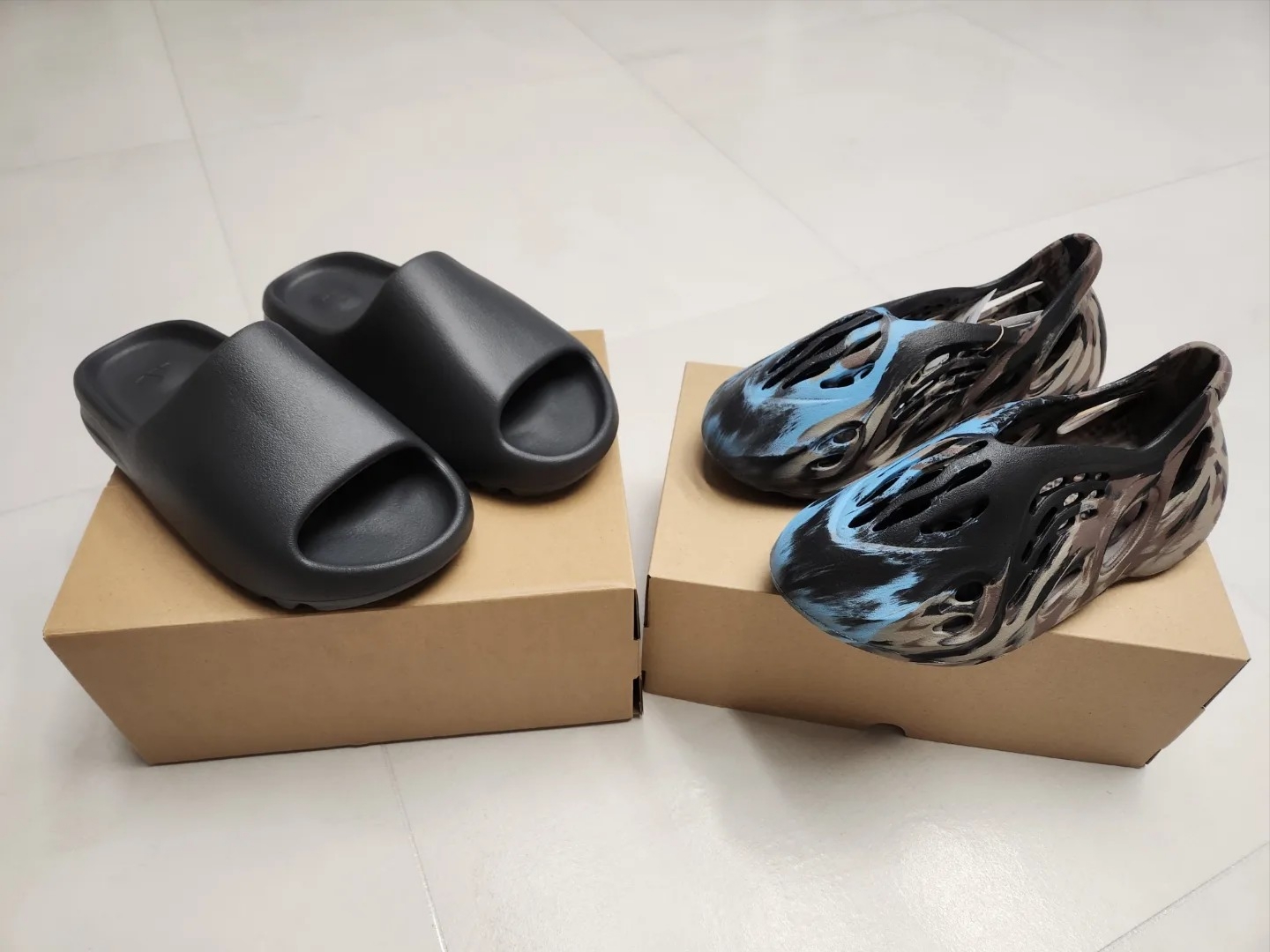 Adidas Yeezy Foam RNNR MX Cinder, Adidas Yeezy Slide Onyx 착용 스타일