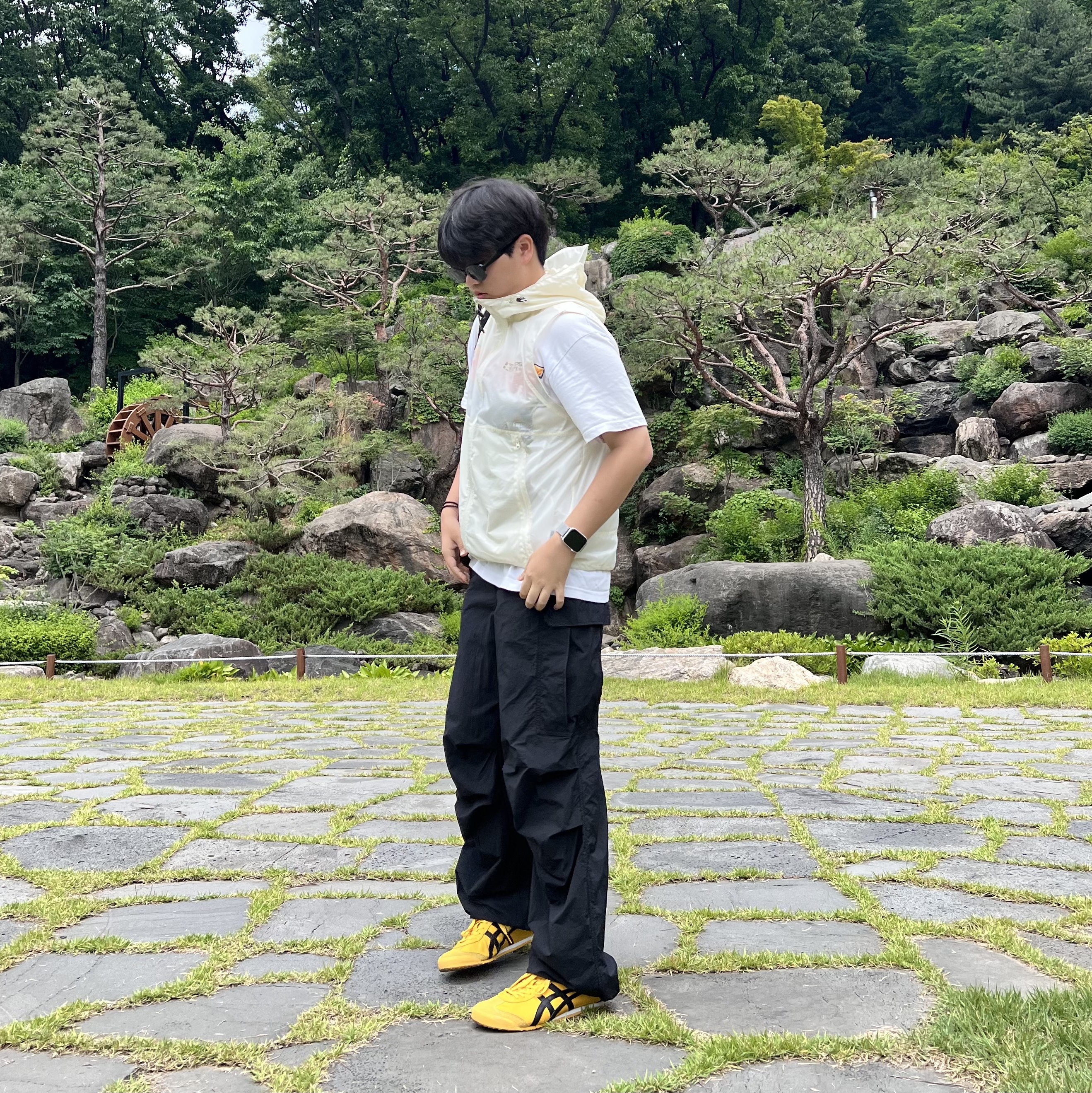 Onitsuka Tiger Mexico 66 Yellow Black 착용 스타일 - 1