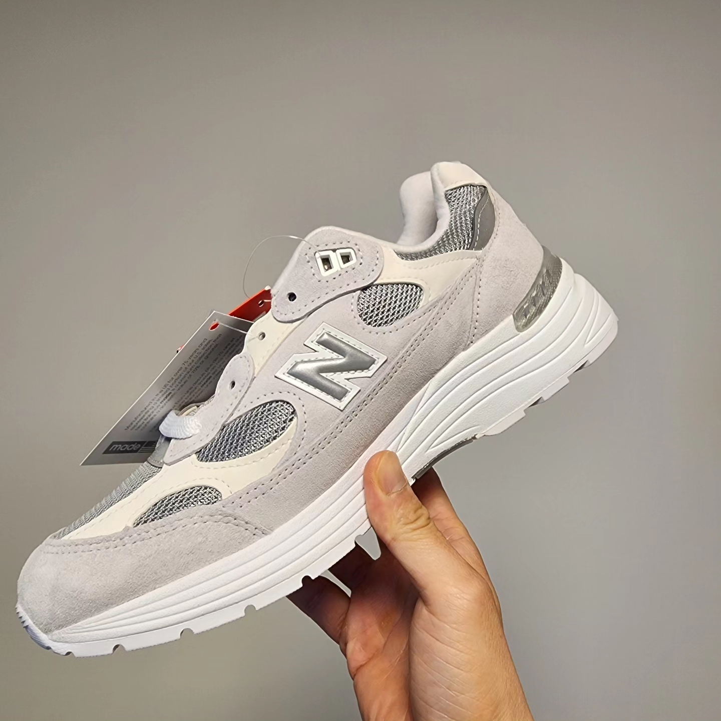 New Balance 992 Made in USA White Silver 착용 스타일 - 1