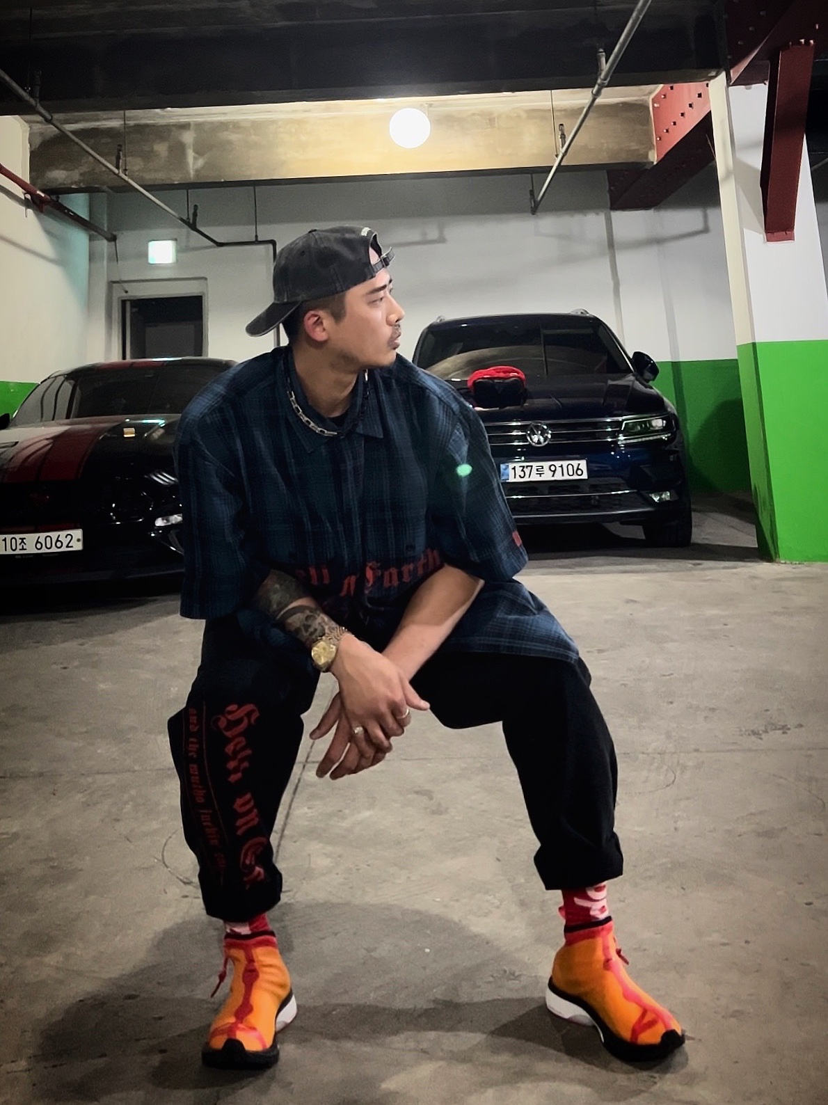 Supreme Pigment Canvas S Logo 6-Panel Black - 23SS, Supreme Bleed Logo S/S Top Black - 20FW 착용 스타일 - 2