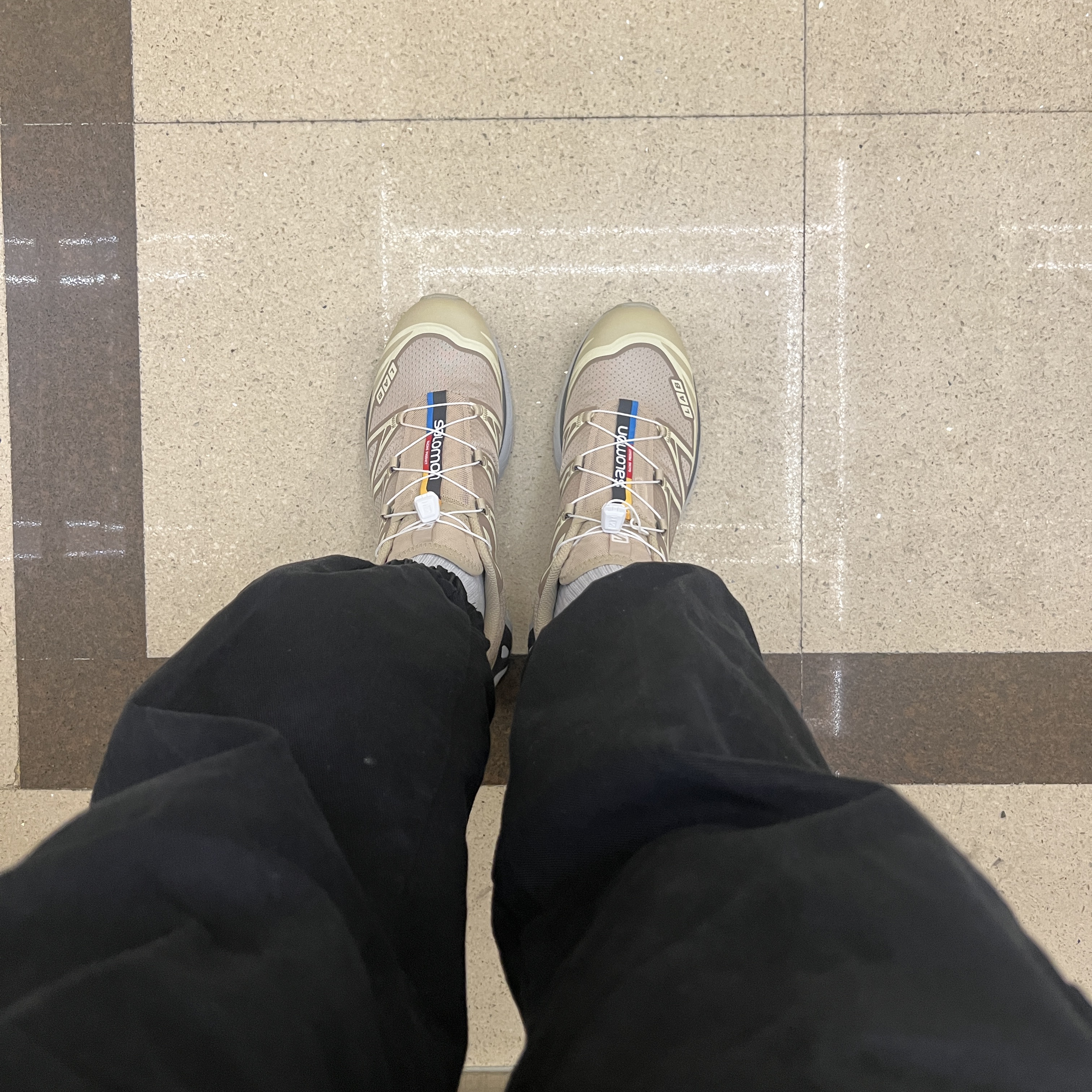 Salomon XT-6 Clear Safari Vanila Ice 착용 스타일 - 2