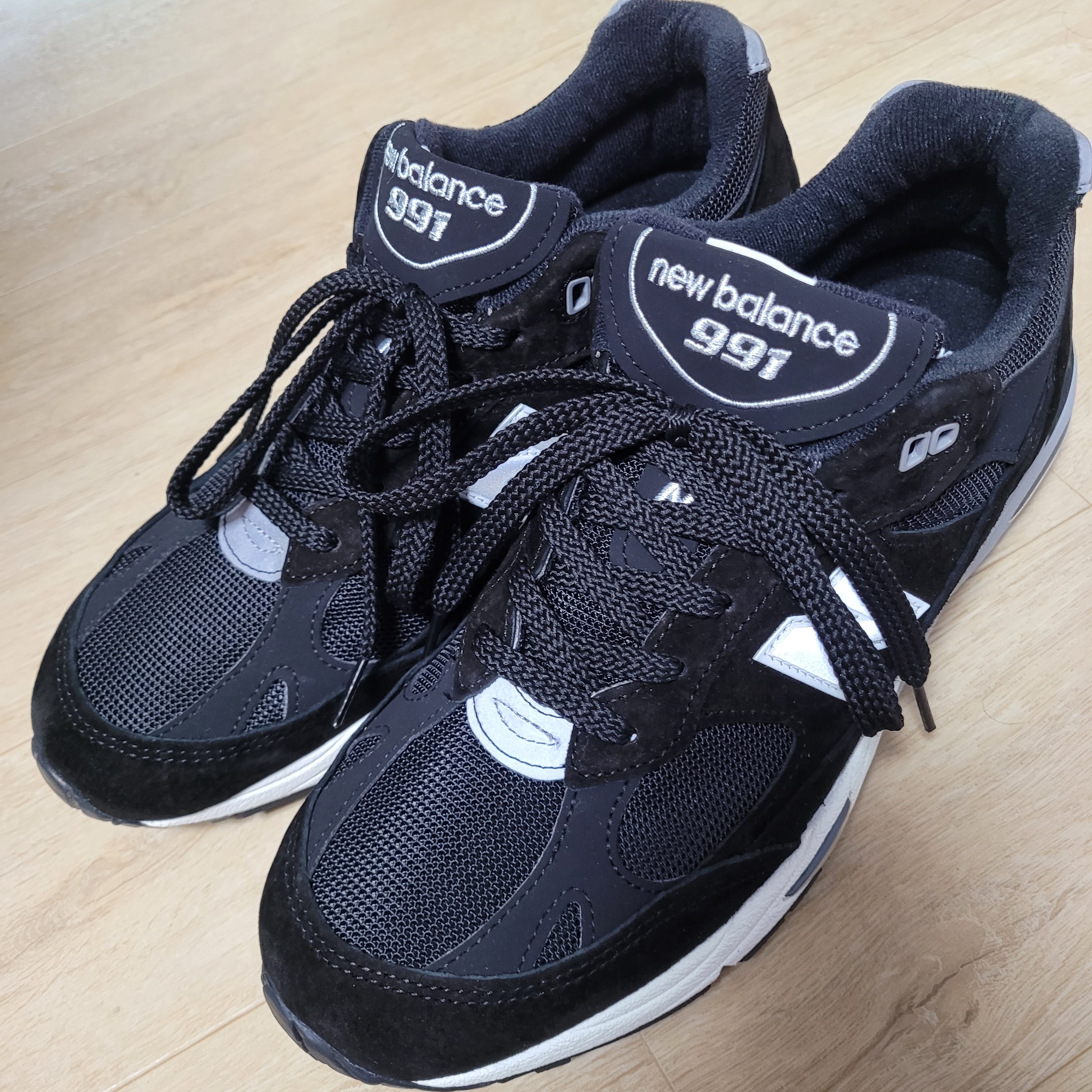 New Balance 991 Made in UK Black Silver 착용 스타일