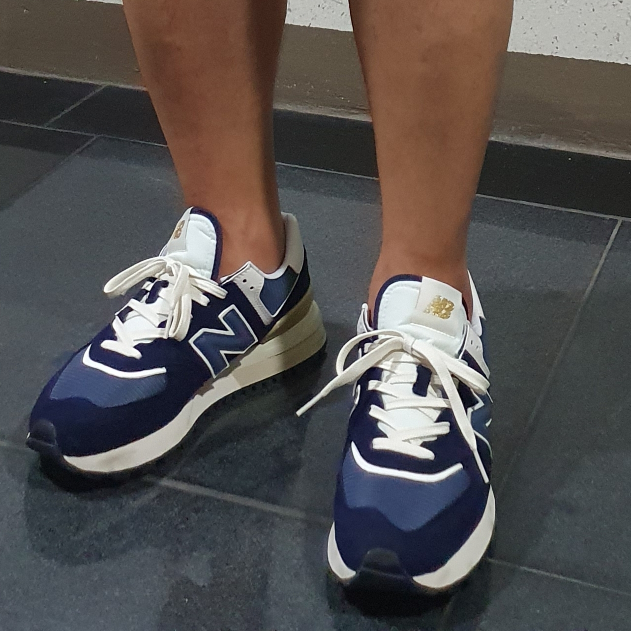 New Balance 574 Legacy Navy 착용 스타일