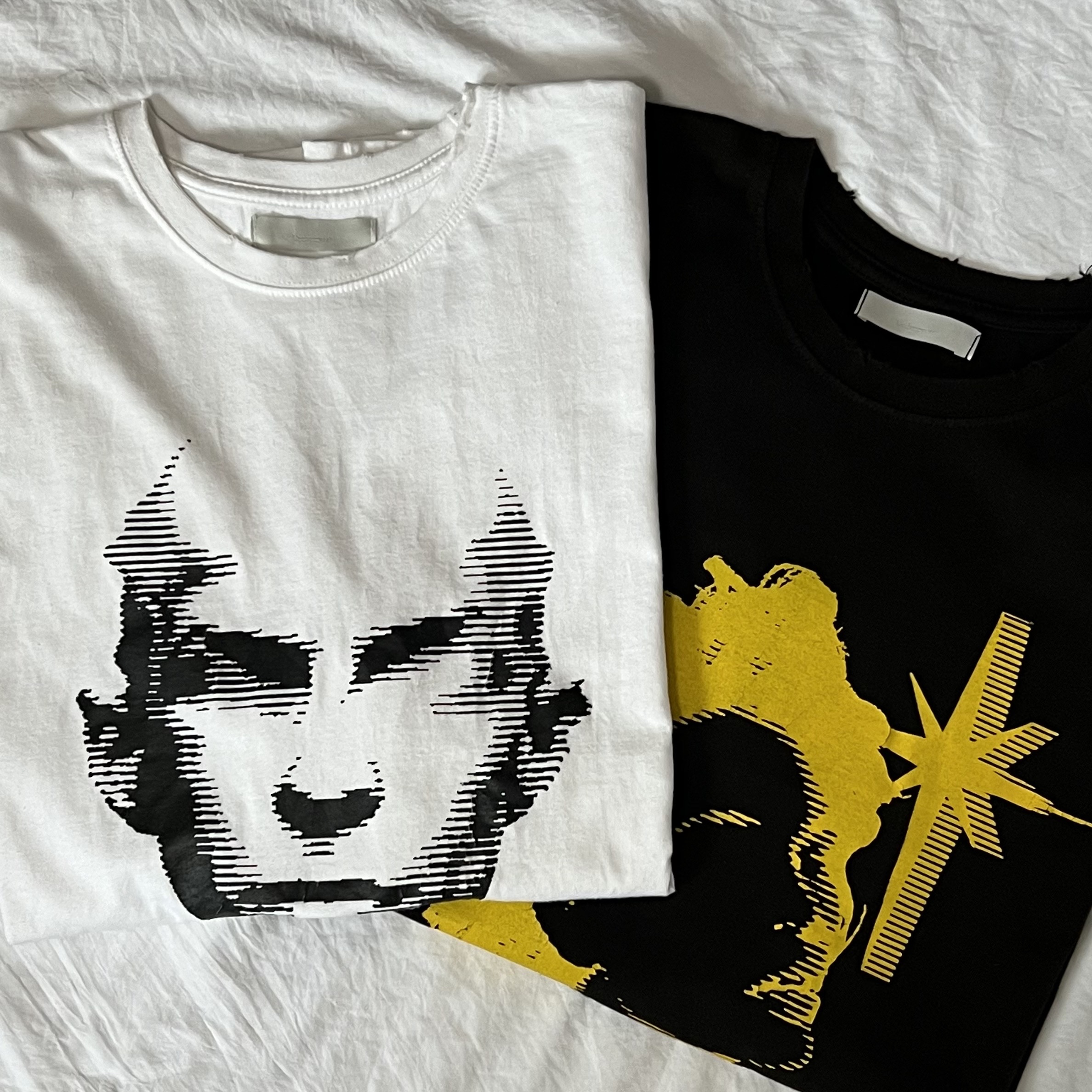 Undermycar House of Doris Graphic T-Shirt Black - 23SS, Undermycar House of Lily Graphic T-Shirt White - 23SS 착용 스타일