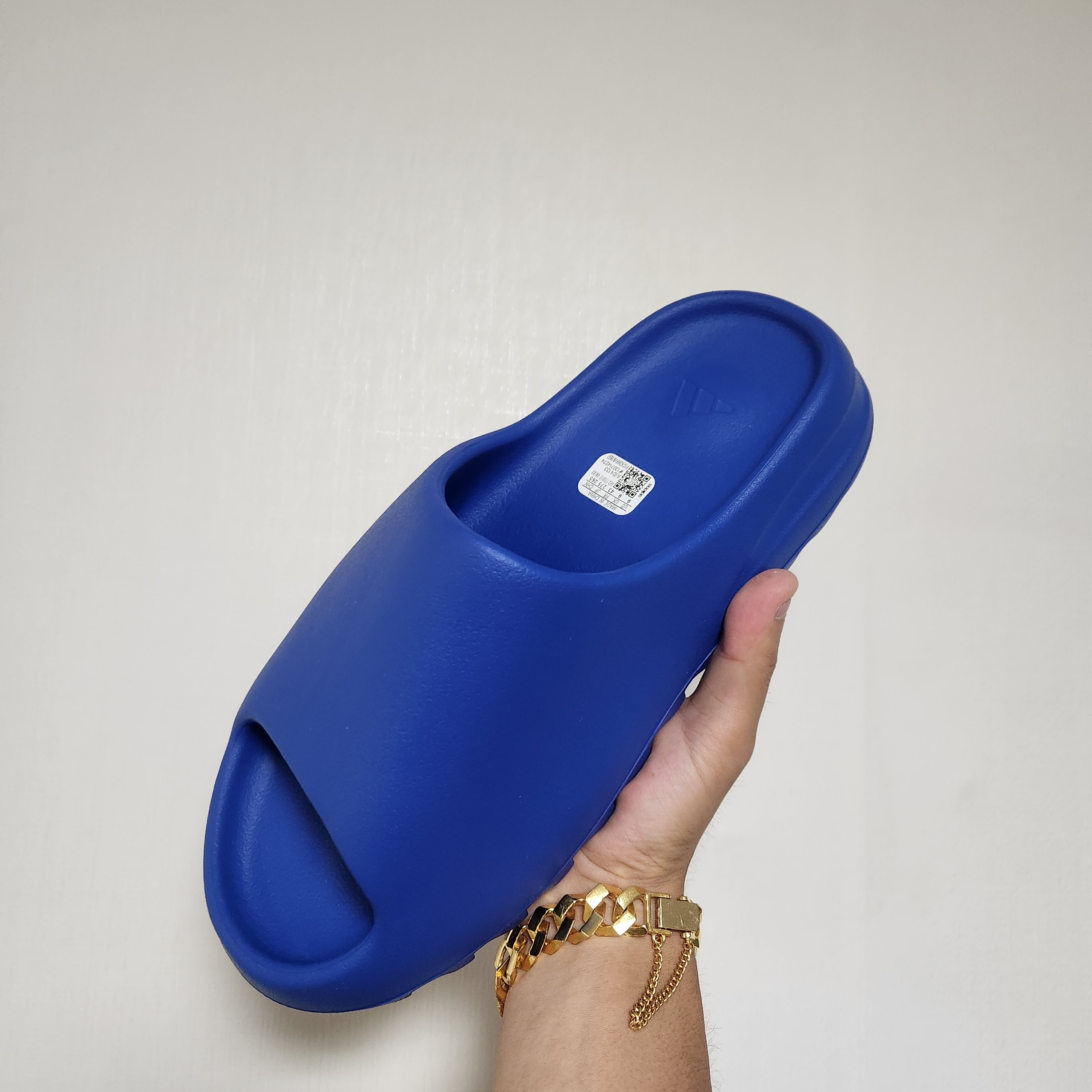 Adidas Yeezy Slide Azure 착용 스타일