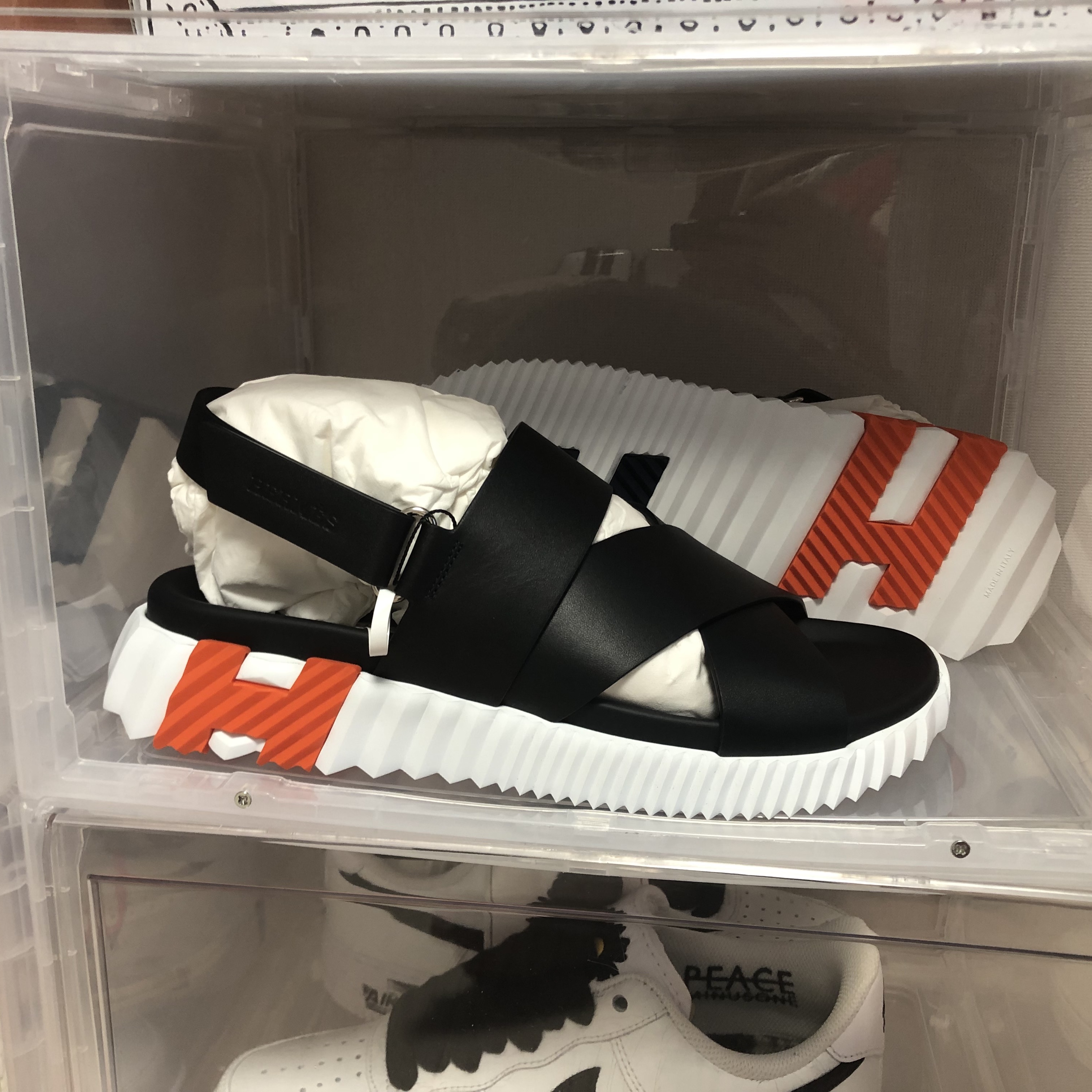 Hermes Electric Sandal Calfskin & Marine, Hermes Electric Sandal Calfskin & Noir 착용 스타일 - 2