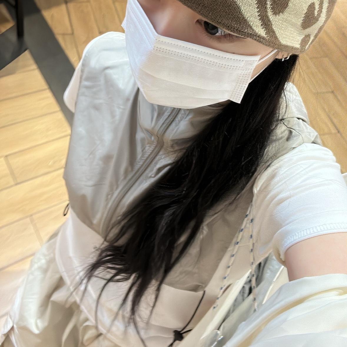 Sansan Gear Docking Jacket Ivory - 22FW, Sansan Gear Logo Beanie Brown - 22FW 착용 스타일 - 1