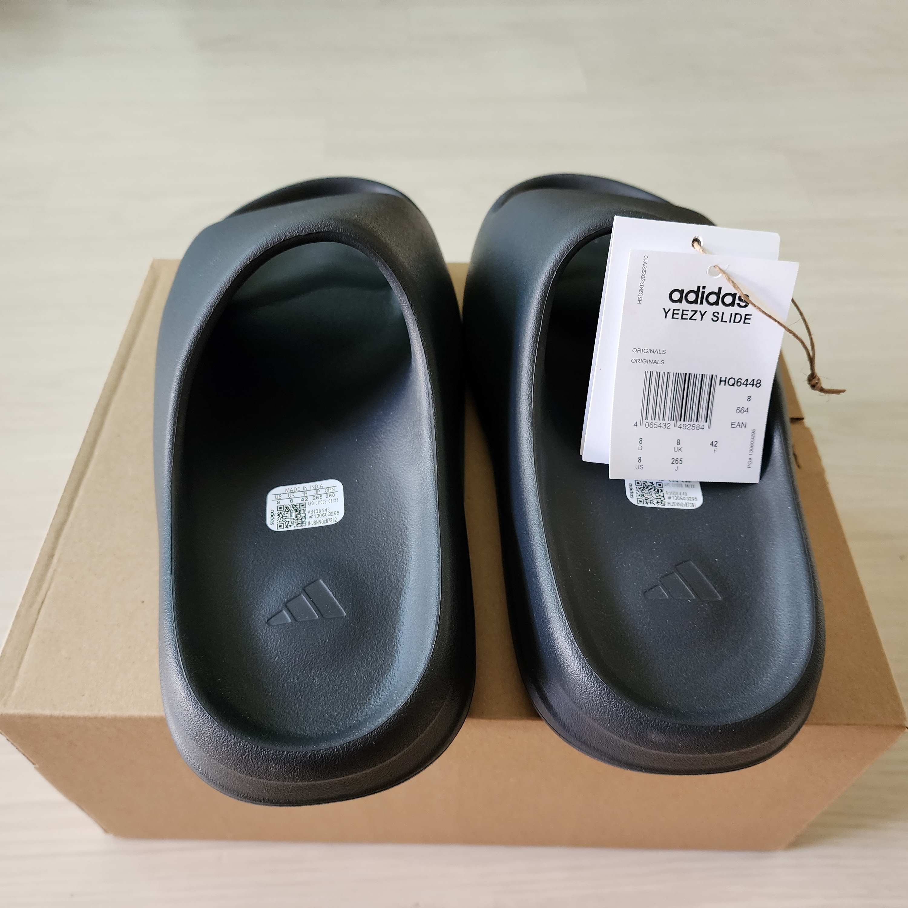 Adidas Yeezy Slide Onyx 착용 스타일 - 1