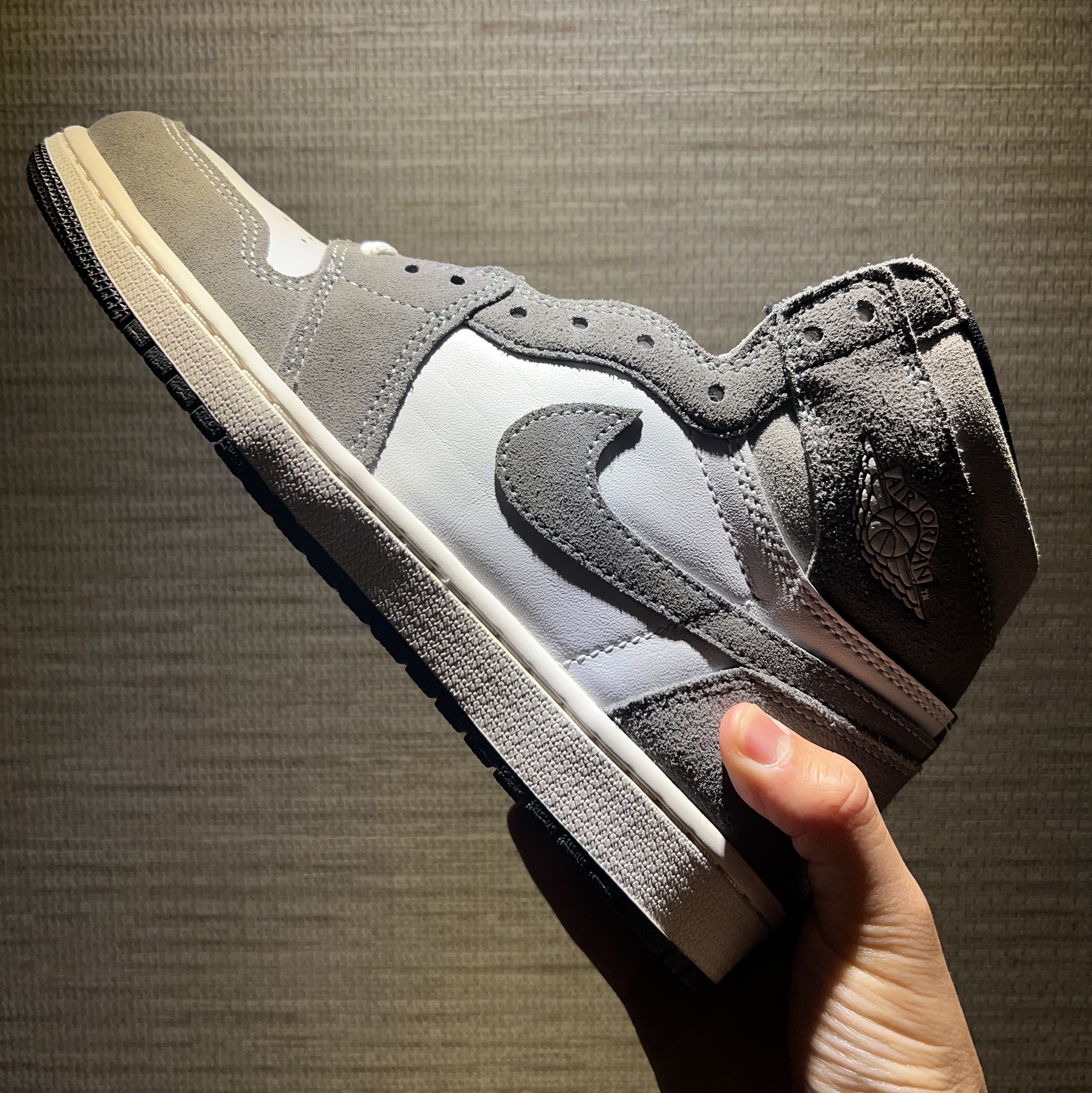Jordan 1 Retro High OG Black and Smoke Grey 착용 스타일