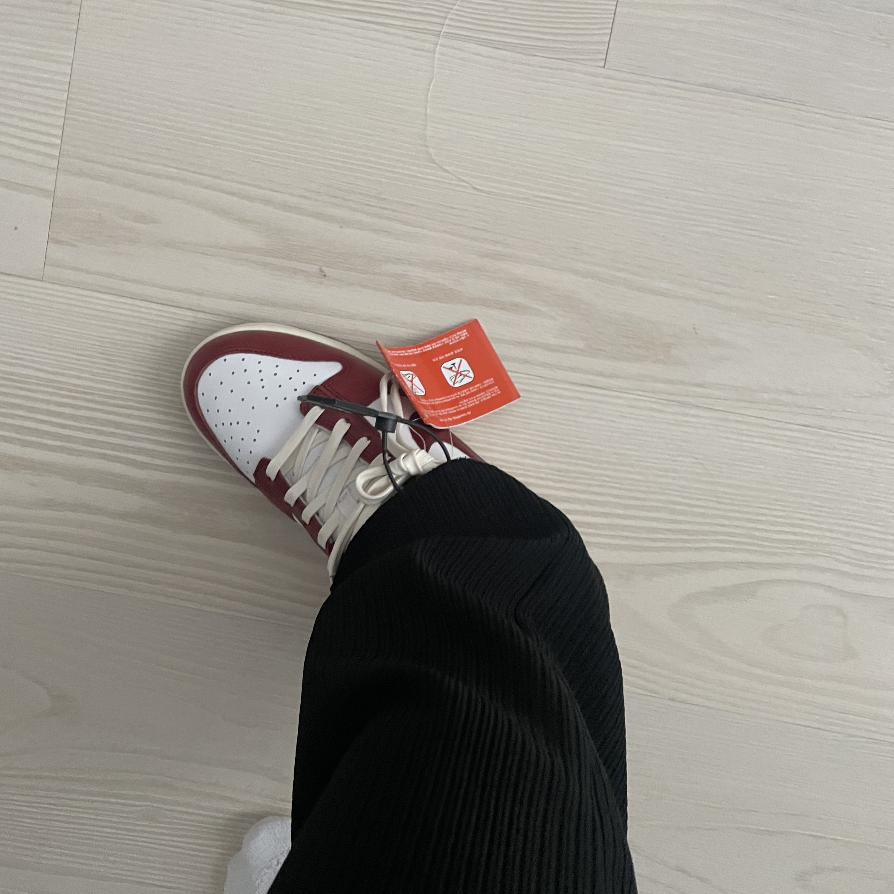 (W) Nike Dunk Low Retro PRM Team Red and White 착용 스타일