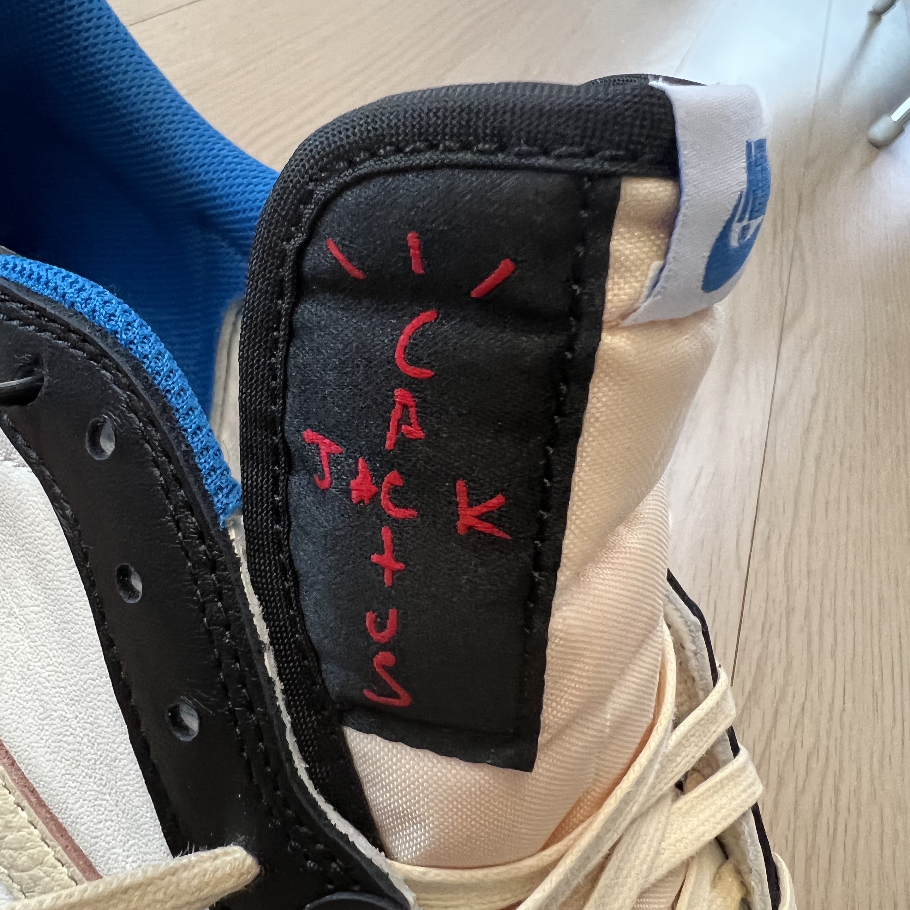Jordan 1 x Travis Scott x Fragment Retro Low OG SP Military Blue 착용 스타일 - 5