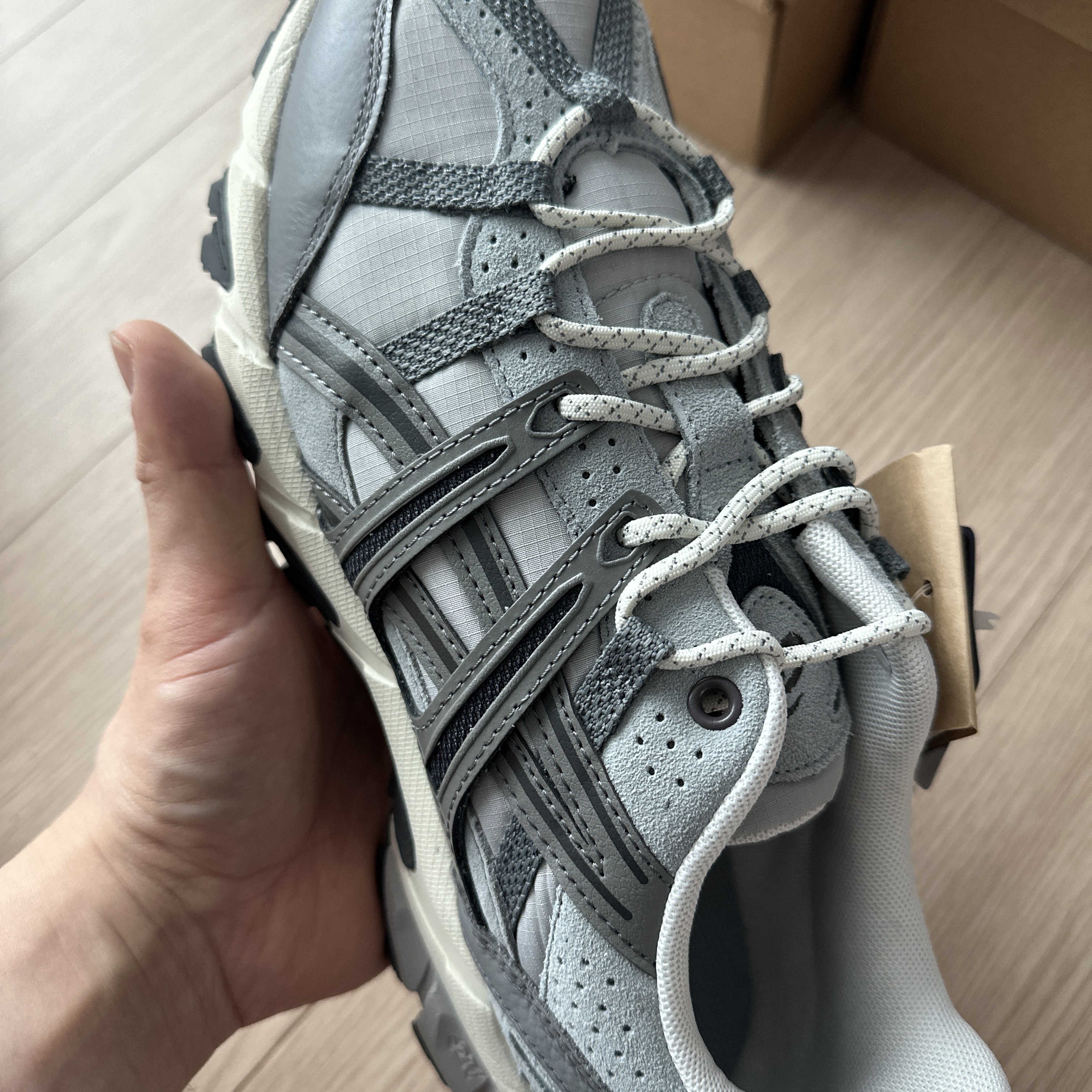 Asics Gel-Sonoma 15-50 Oyster Grey Clay Grey 착용 스타일