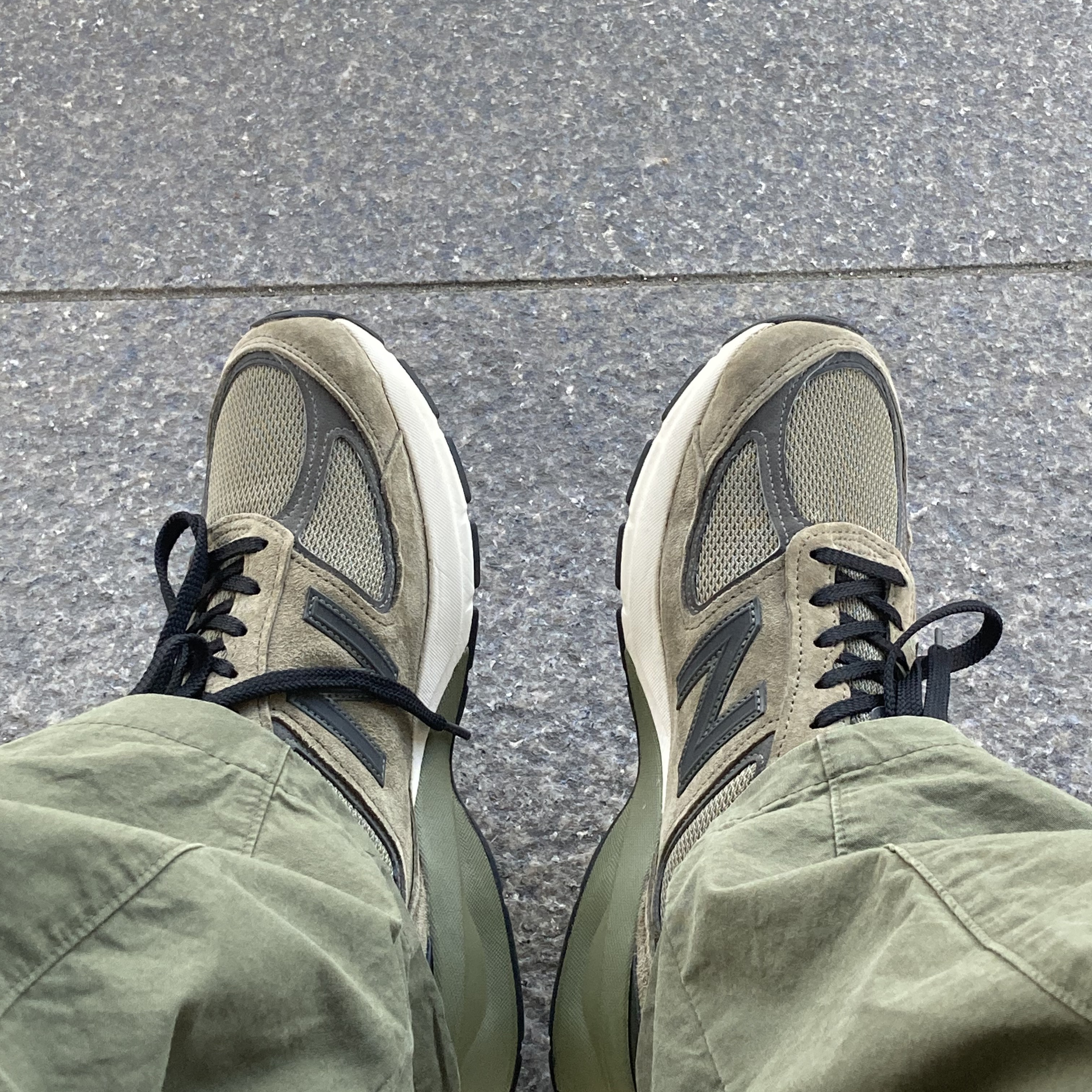 New Balance 990v5 Made in USA Khaki 착용 스타일