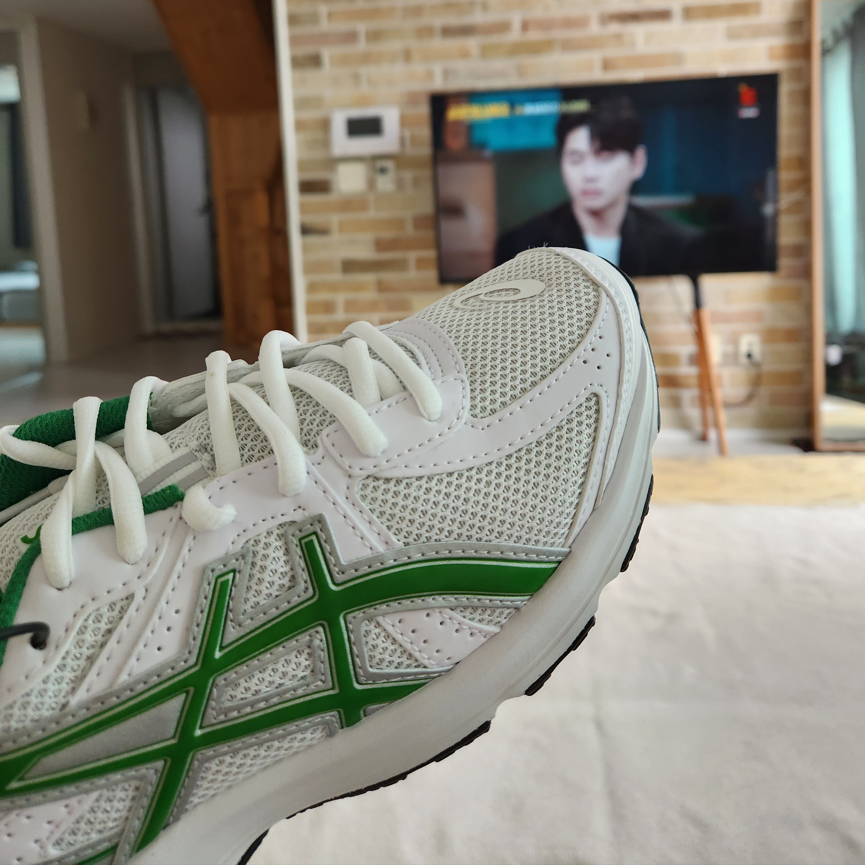 Asics Jog 100 S White Green - 2E Wide 착용 스타일 - 4