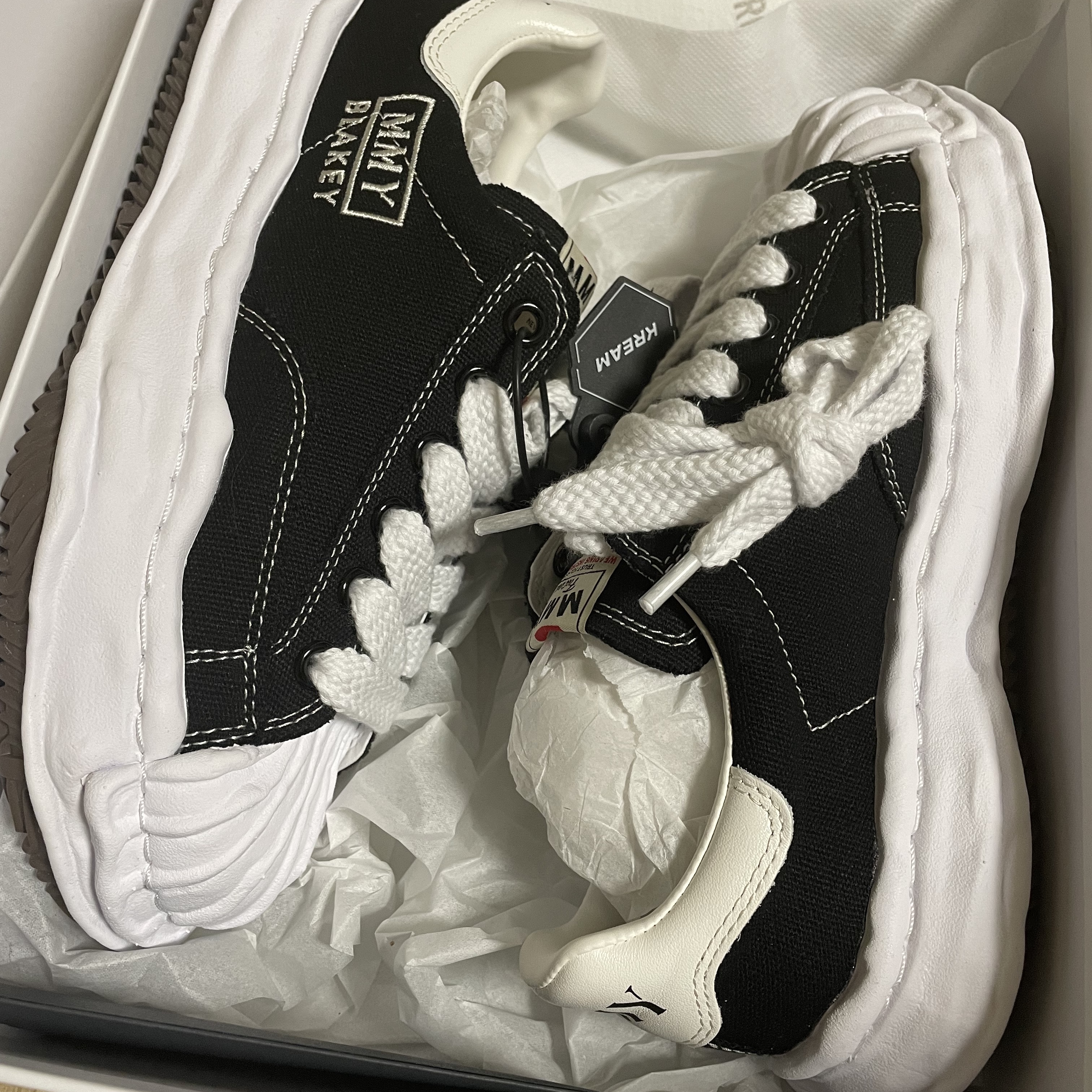 Maison Mihara Yasuhiro Blakey OG Sole Canvas Low-top Sneakers Black White 착용 스타일