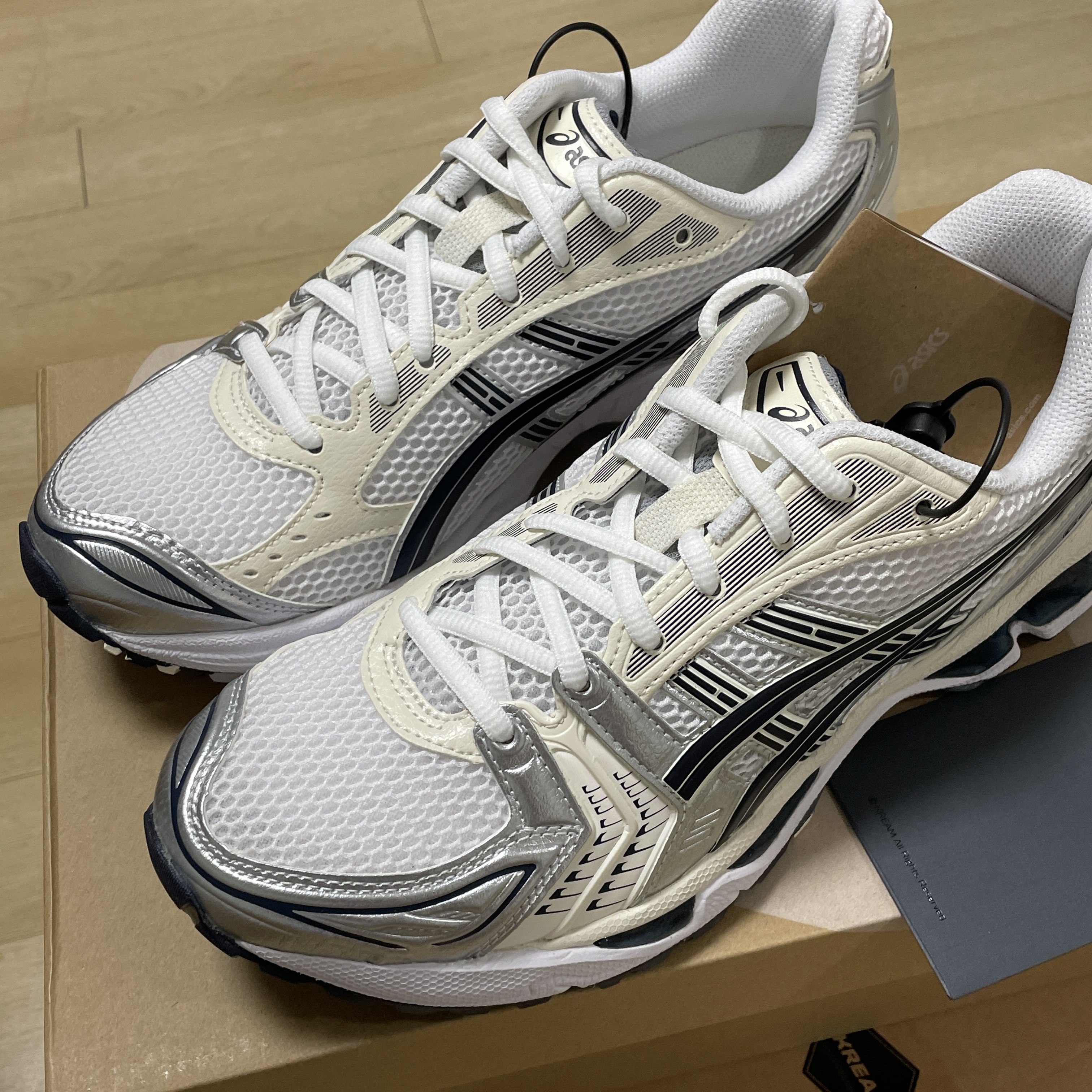 (W) Asics Gel-Kayano 14 White Midnight 착용 스타일 - 2