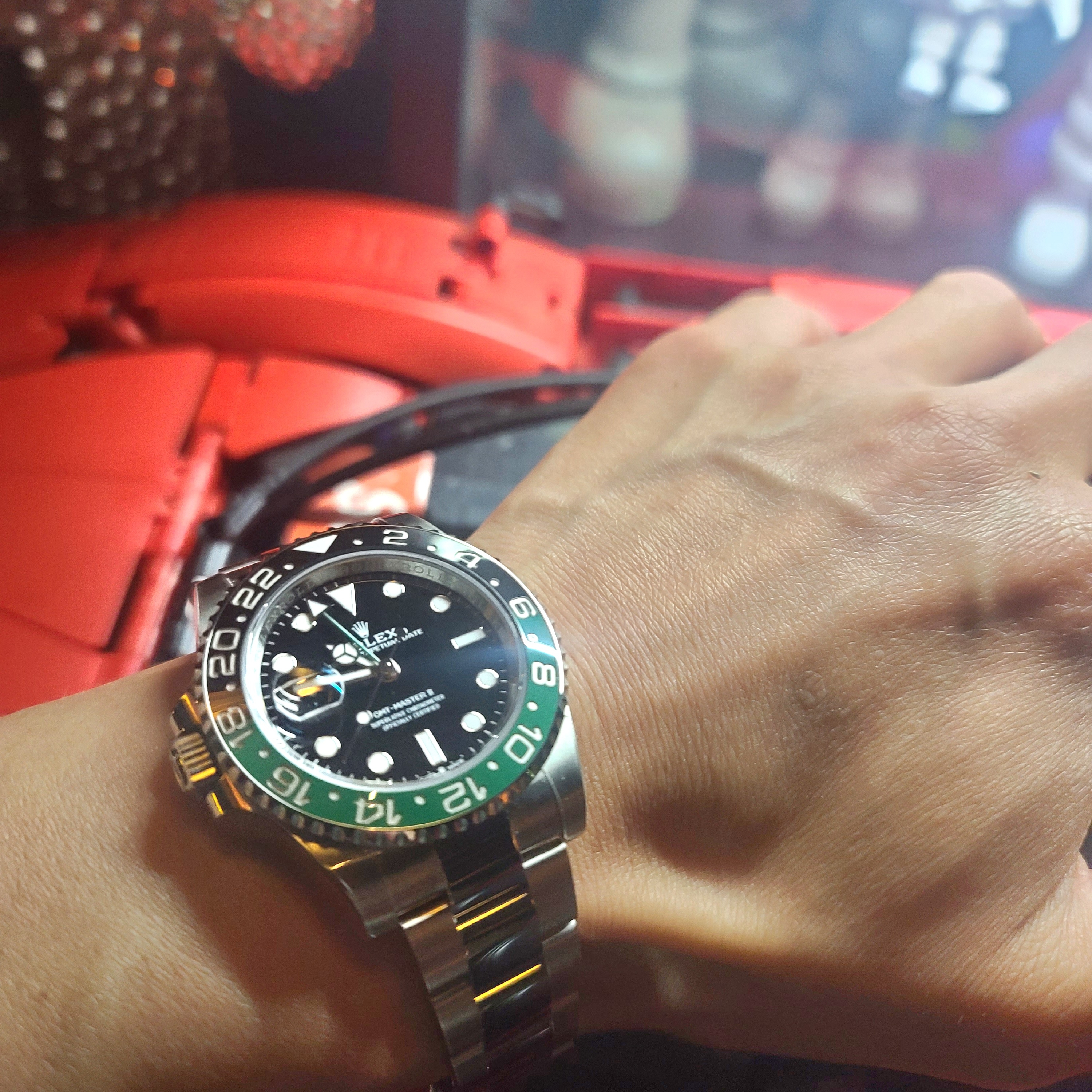 롤렉스 GMT-마스터 2 40mm 126720VTNR 블랙 오이스터 착용 스타일 - 2