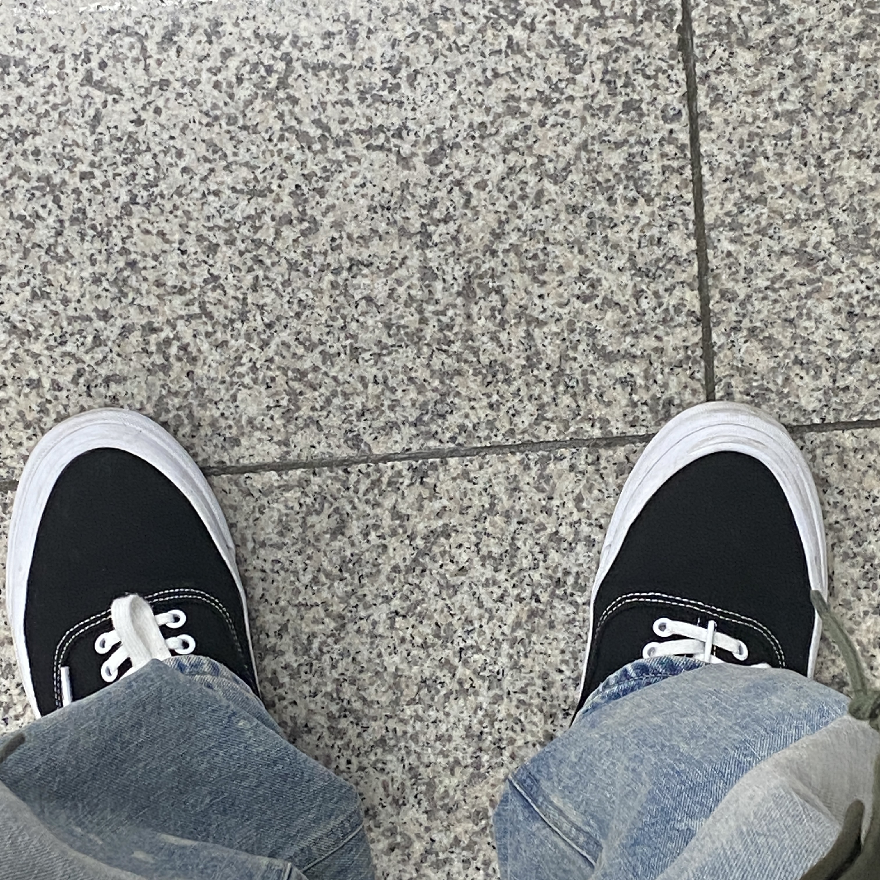 Vans Vault OG Authentic LX Black 착용 스타일