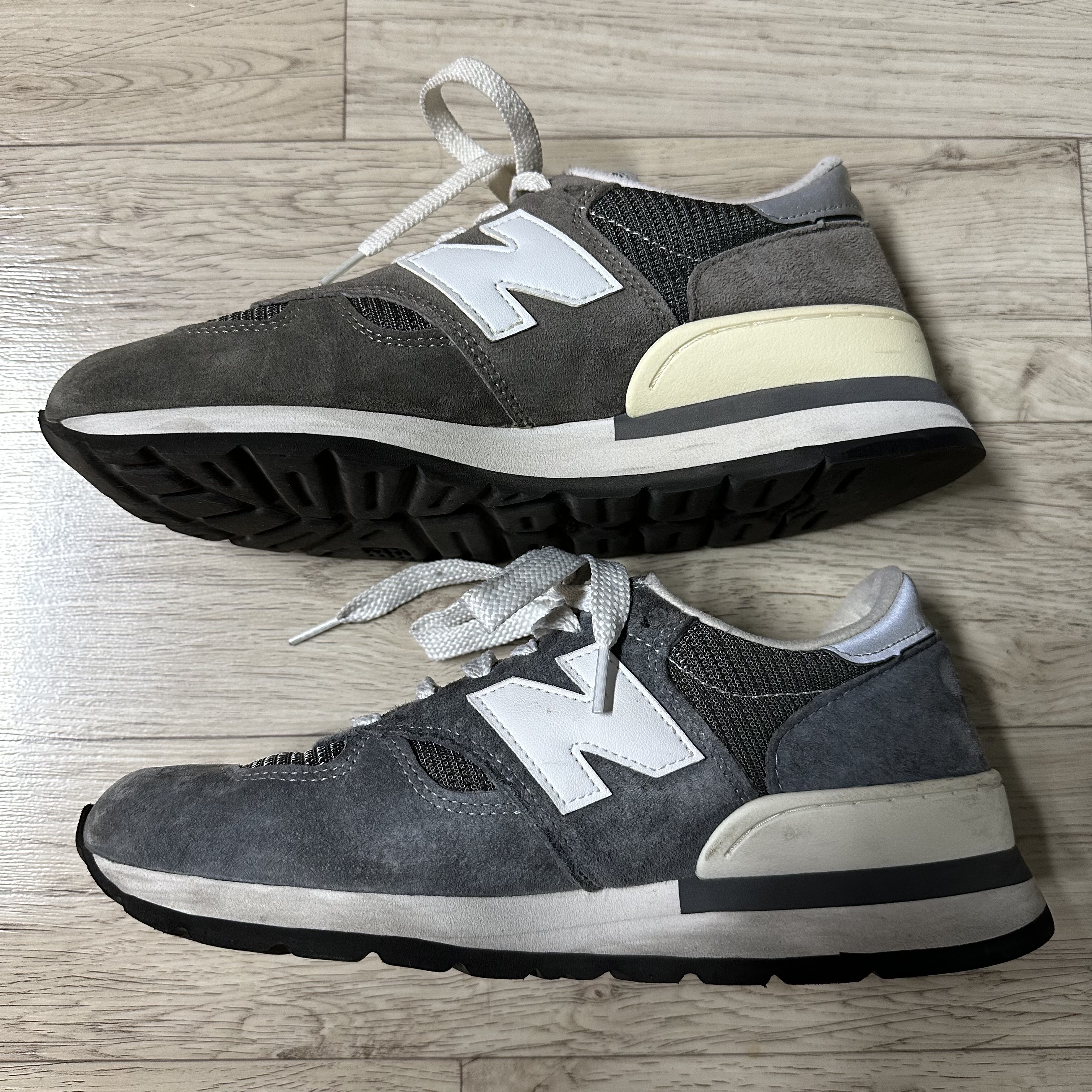 New Balance 990 Made in USA Grey, New Balance 990v1 Made in USA Grey White 착용 스타일 - 2