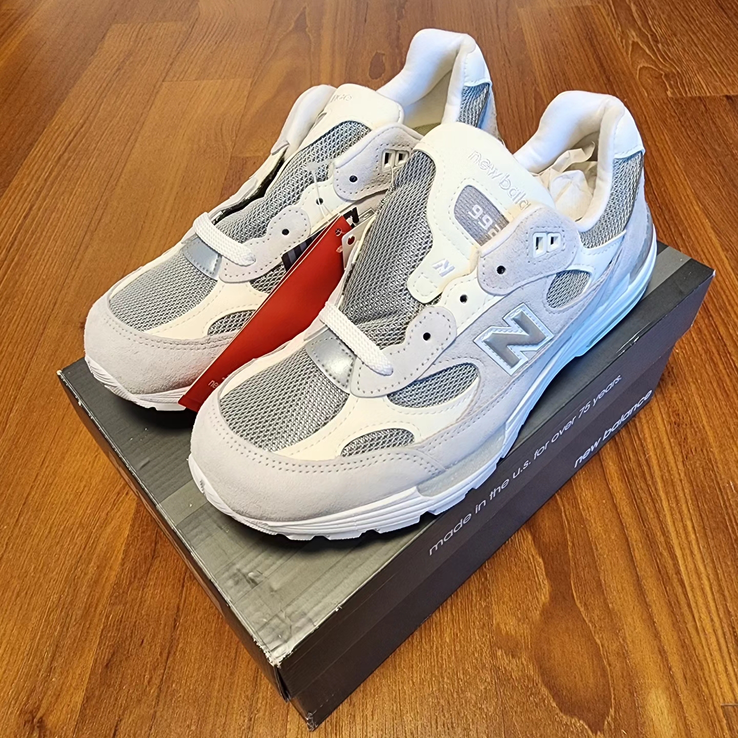 New Balance 992 Made in USA White Silver 착용 스타일 - 3